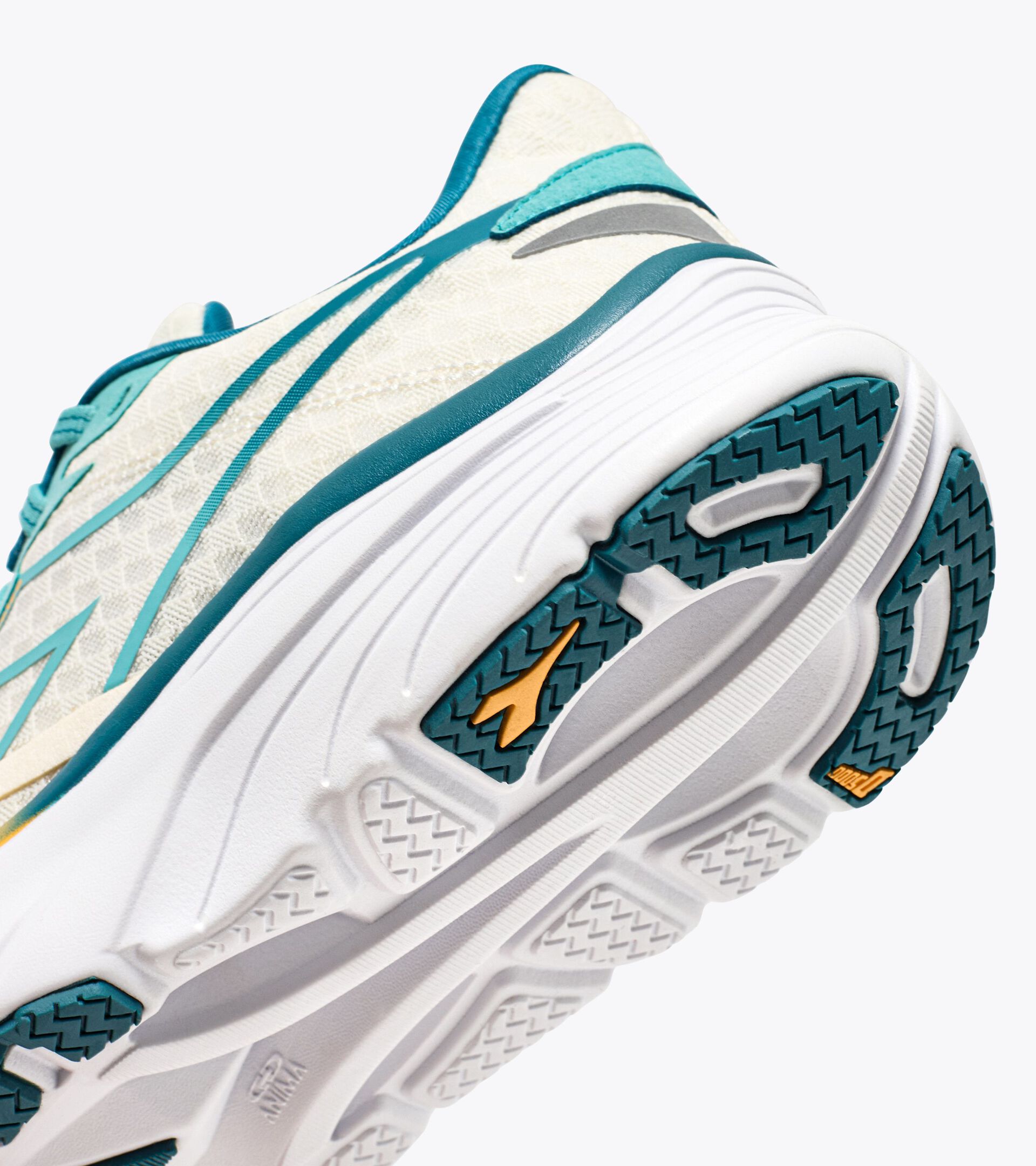 Running shoes - Women EQUIPE NUCLEO W WHISPER WHITE/DUSTY TURQUOISE - Diadora