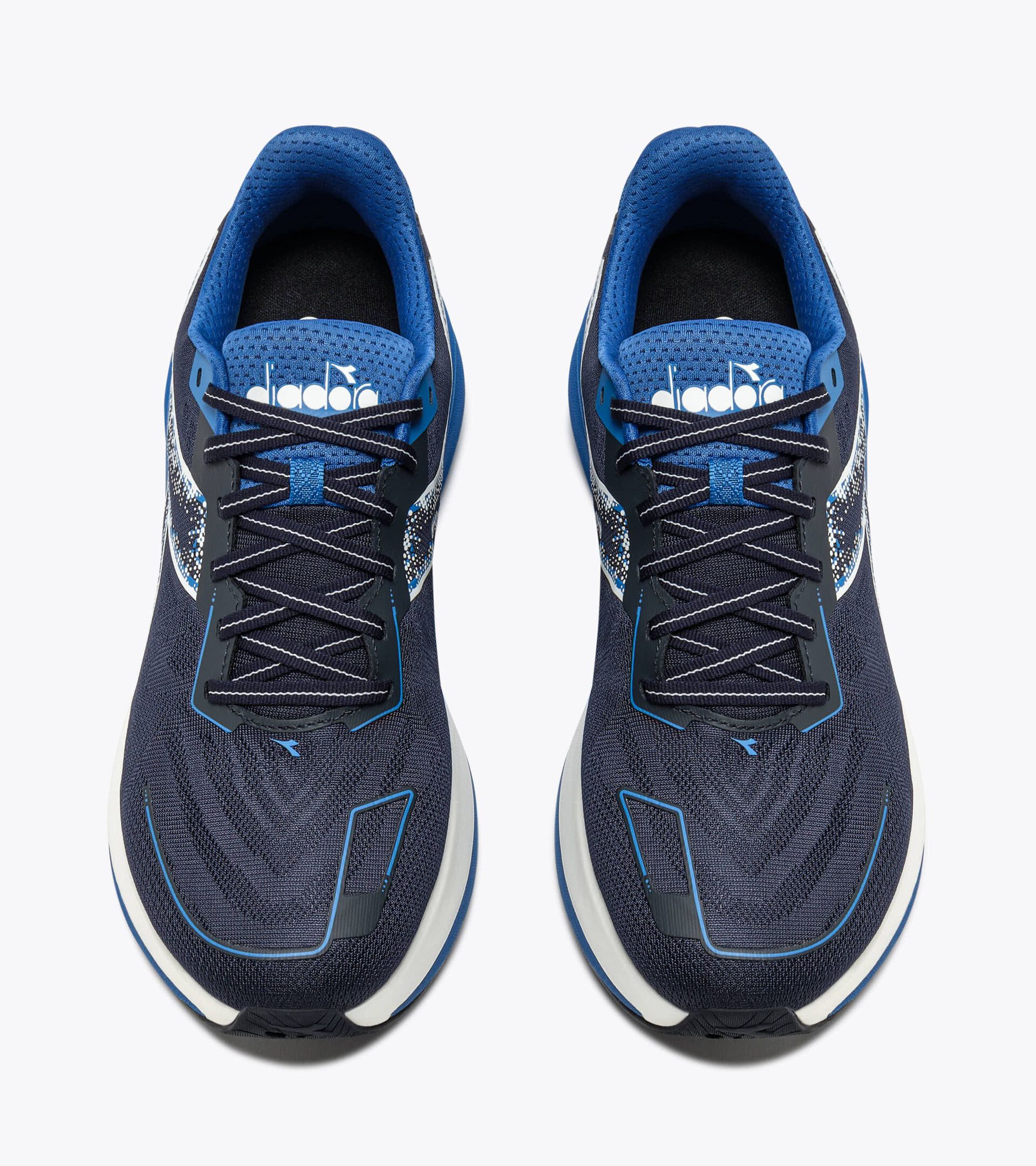 Running shoe with a wide fit - Stability and protection - Men&rsquo;s MYTHOS BLUSHIELD VIGORE V WIDE BLUE CORSAIR/WHITE - Diadora