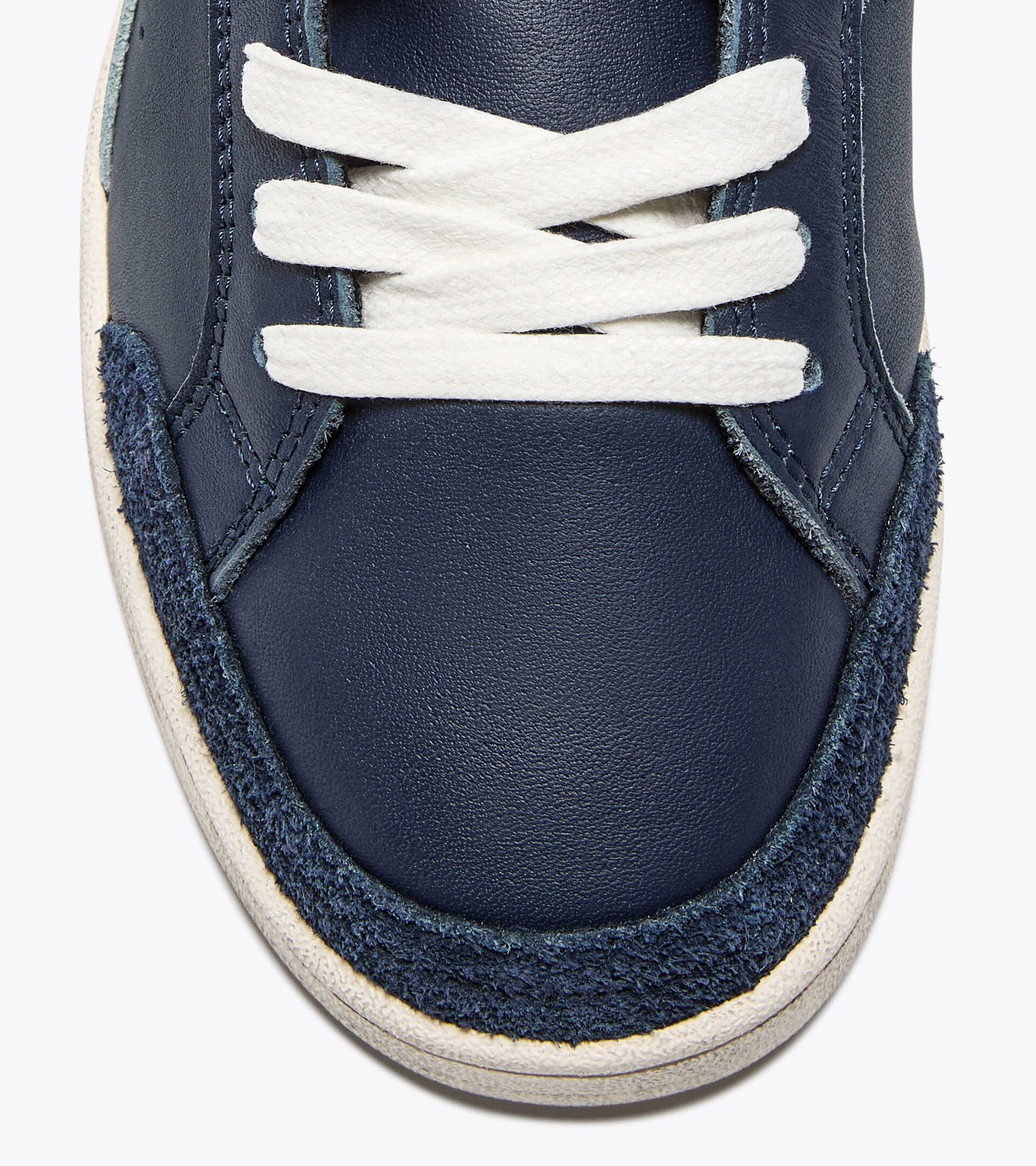 Zapatilla Heritage de piel - Para todos los g&eacute;neros
 PRESTIGE USED UNIFORME AZUL - Diadora