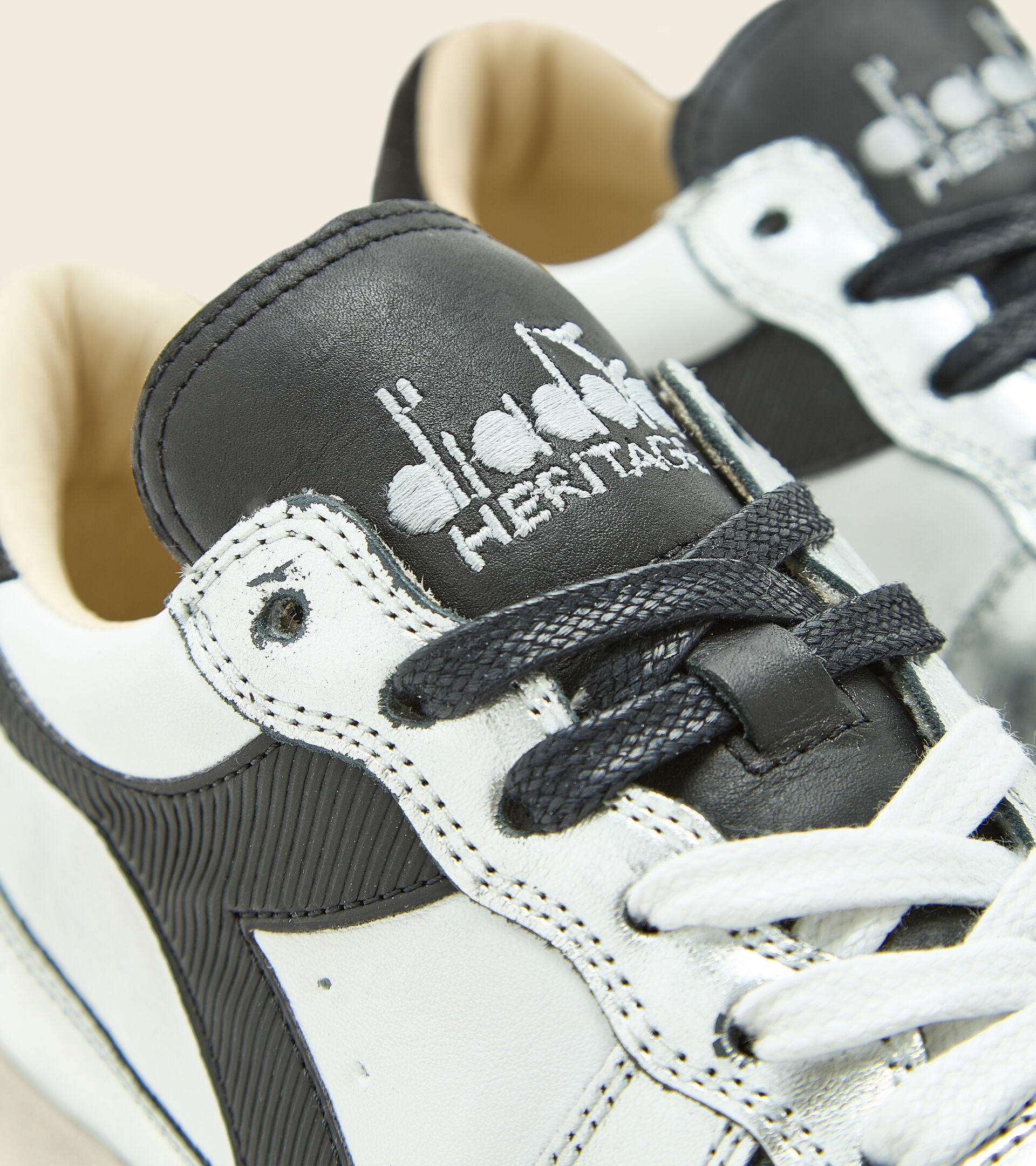 Zapatillas Heritage - Unisex MI BASKET LOW METALLIC DIRTY BLANCO/NEGRO - Diadora