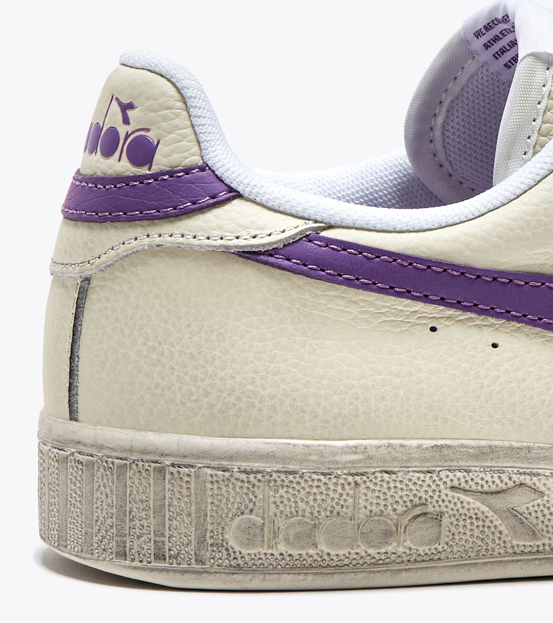 Sporty sneakers - Gender neutral GAME L LOW WAXED WHITE/VIOLET BERRY  (C6210) - Diadora