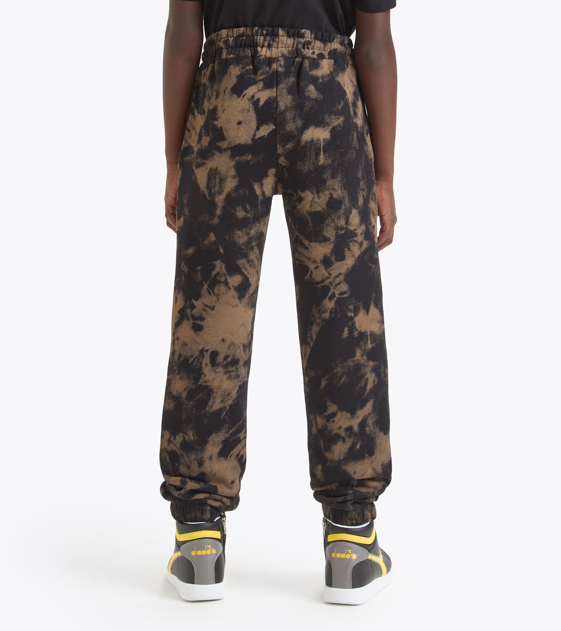 Camo-inspired joggers - Boy
JB. JOGGER PANTS TYE DYE BLACK/GREEN CAMOUFLAGE - Diadora