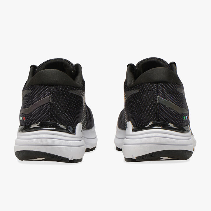 diadora mythos blushield hip 4