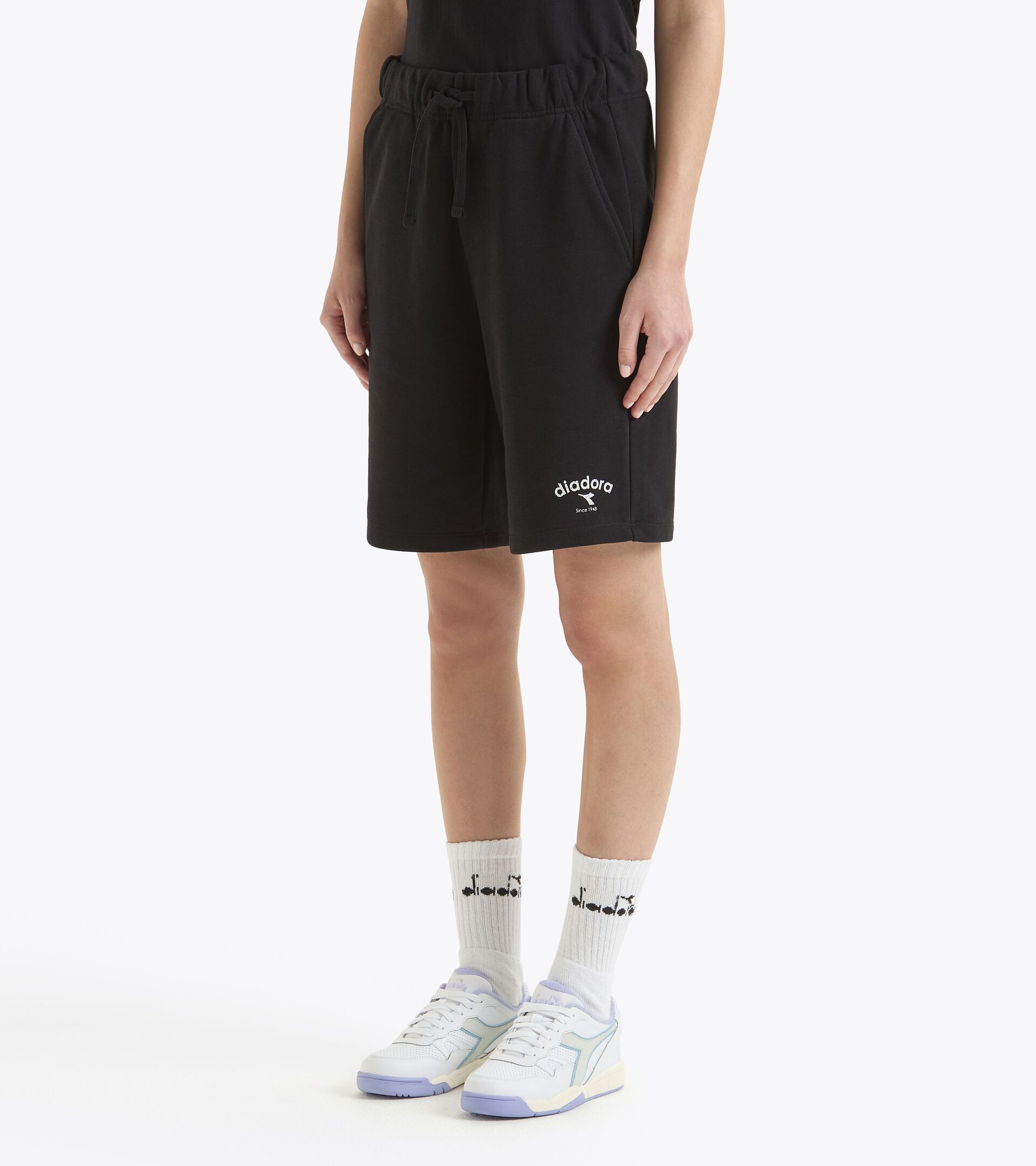 Shorts aus French-Terry-Baumwolle - genderneutral BERMUDA ATHL. LOGO SCHWARZ - Diadora