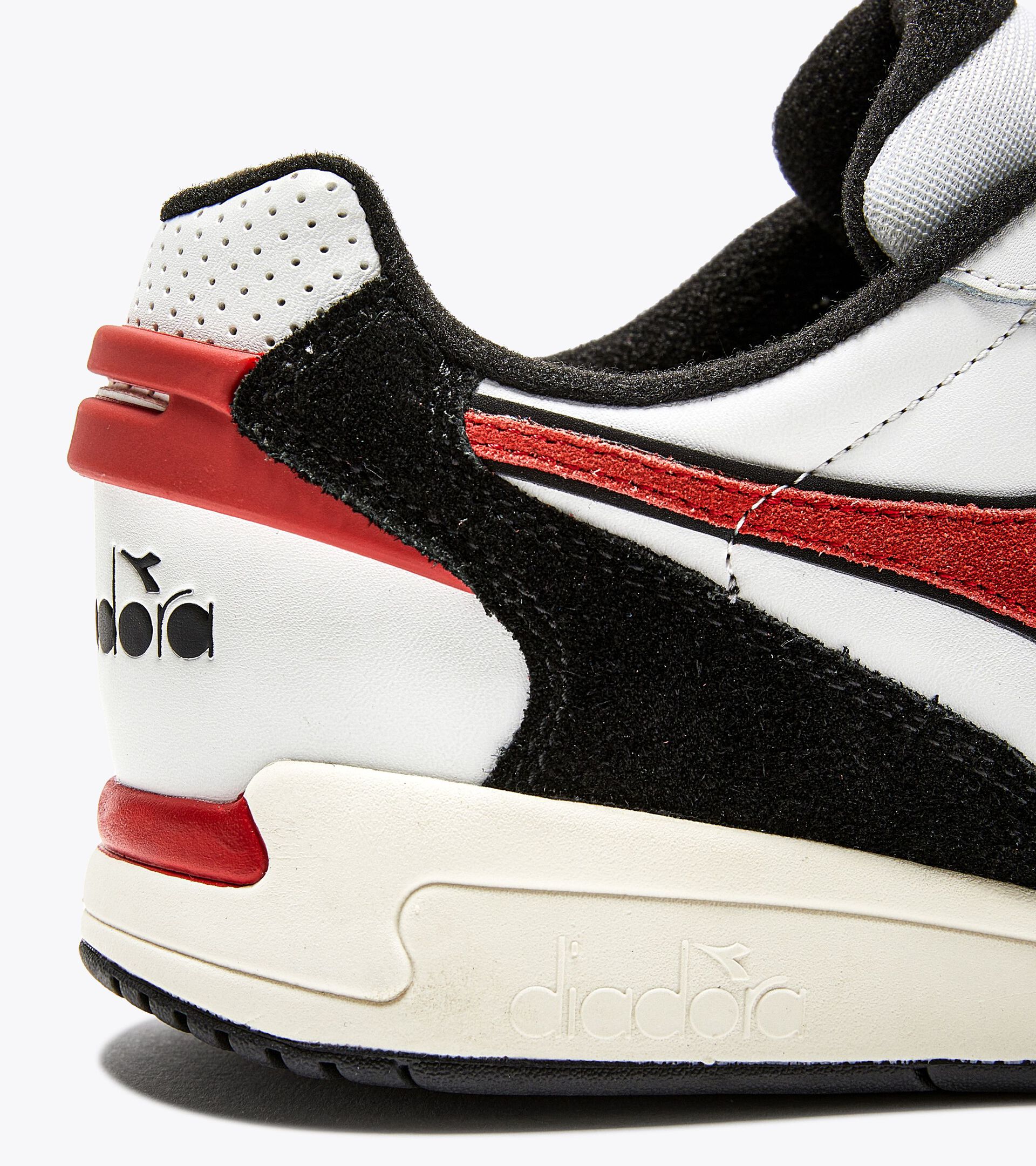Sporty sneakers - All-Gender WINNER SL WHITE/MOLTEN LAVA - Diadora
