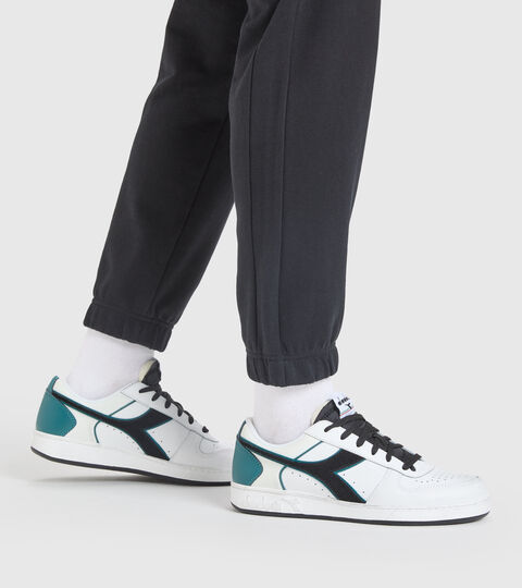 MAGIC BASKET LOW ICONA LEATHER, BLANC/NOIR/PACIFIQUE Chaussures de sport - Homme MAGIC BASKET LOW ICONA LEATHER BLANC/NOIR/PACIFIQUE - Diadora
