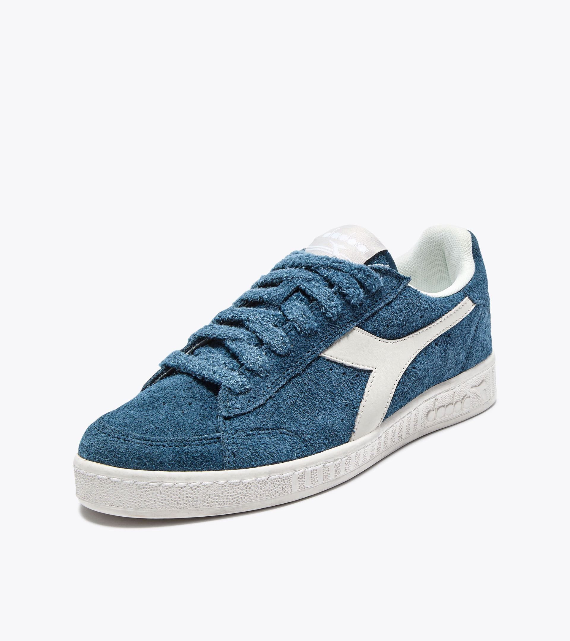Sporty sneakers - All-Gender GAME LOW SUEDE WAXED LEGION BLUE - Diadora