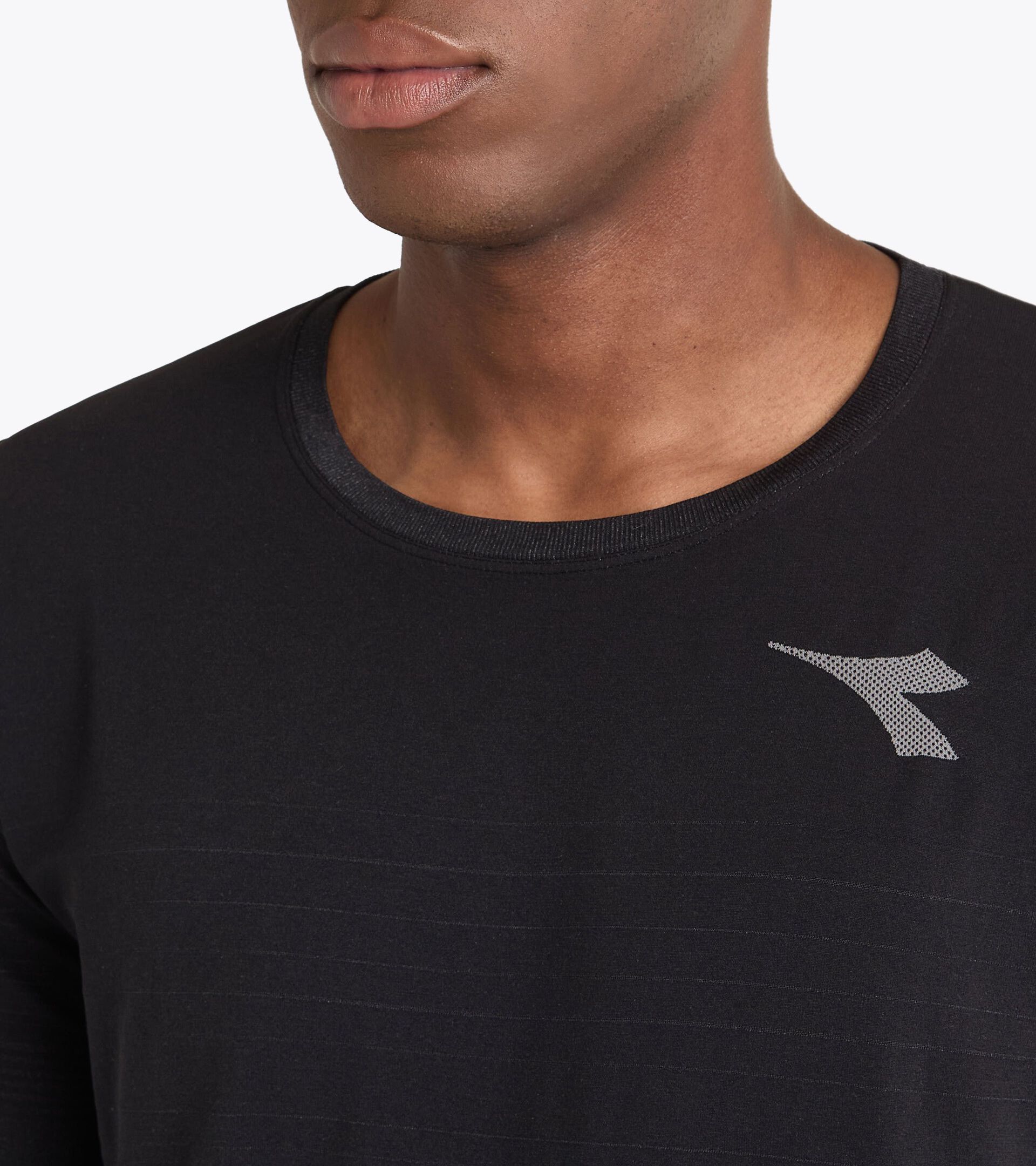 Technical t-shirt for temperature control - Running - Men’s
SS T-SHIRT STRATOUNO BLACK - Diadora