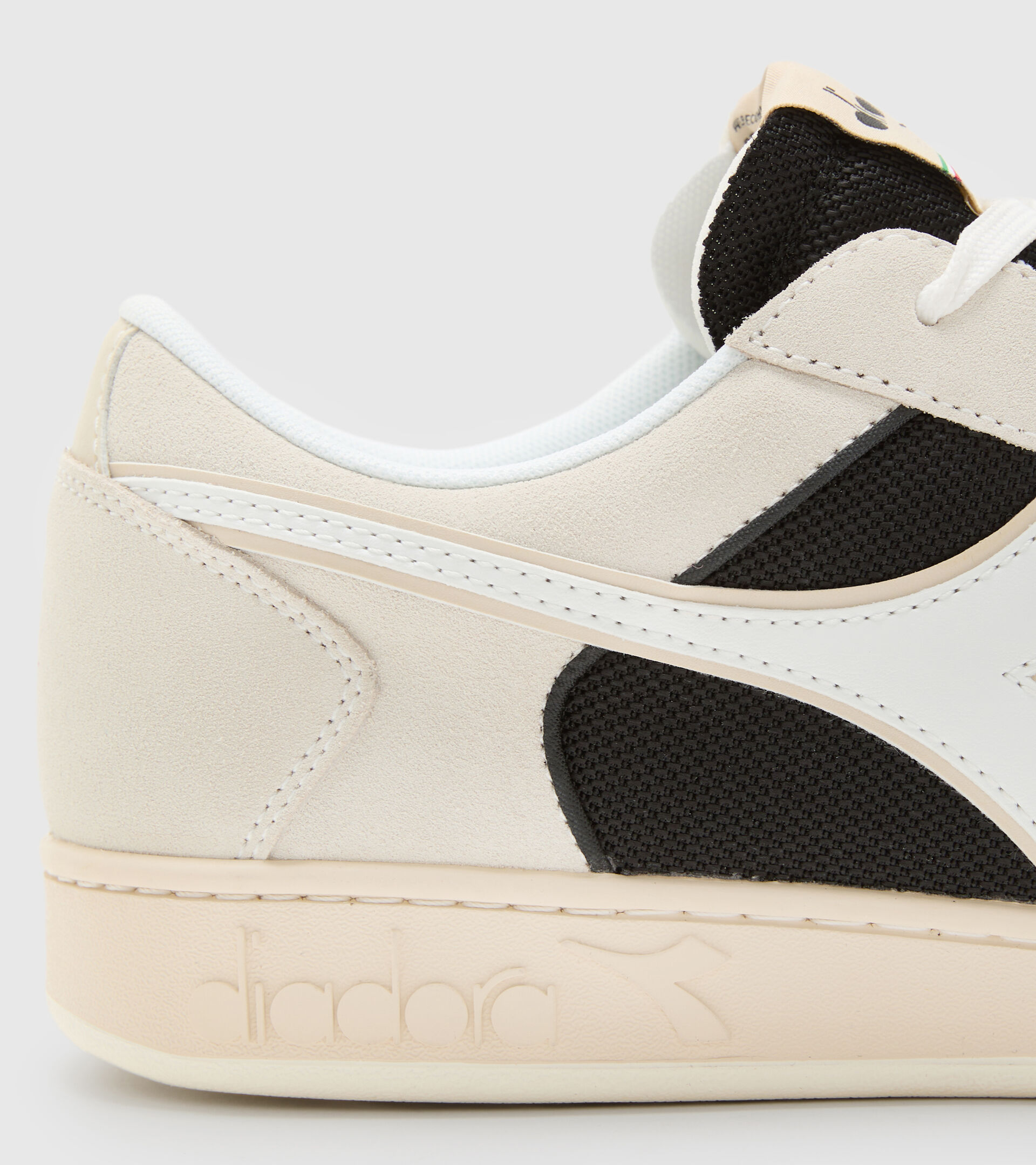 Sports shoes - Unisex MAGIC BASKET LOW EARTH BLACK/WHITE PRISTINE - Diadora