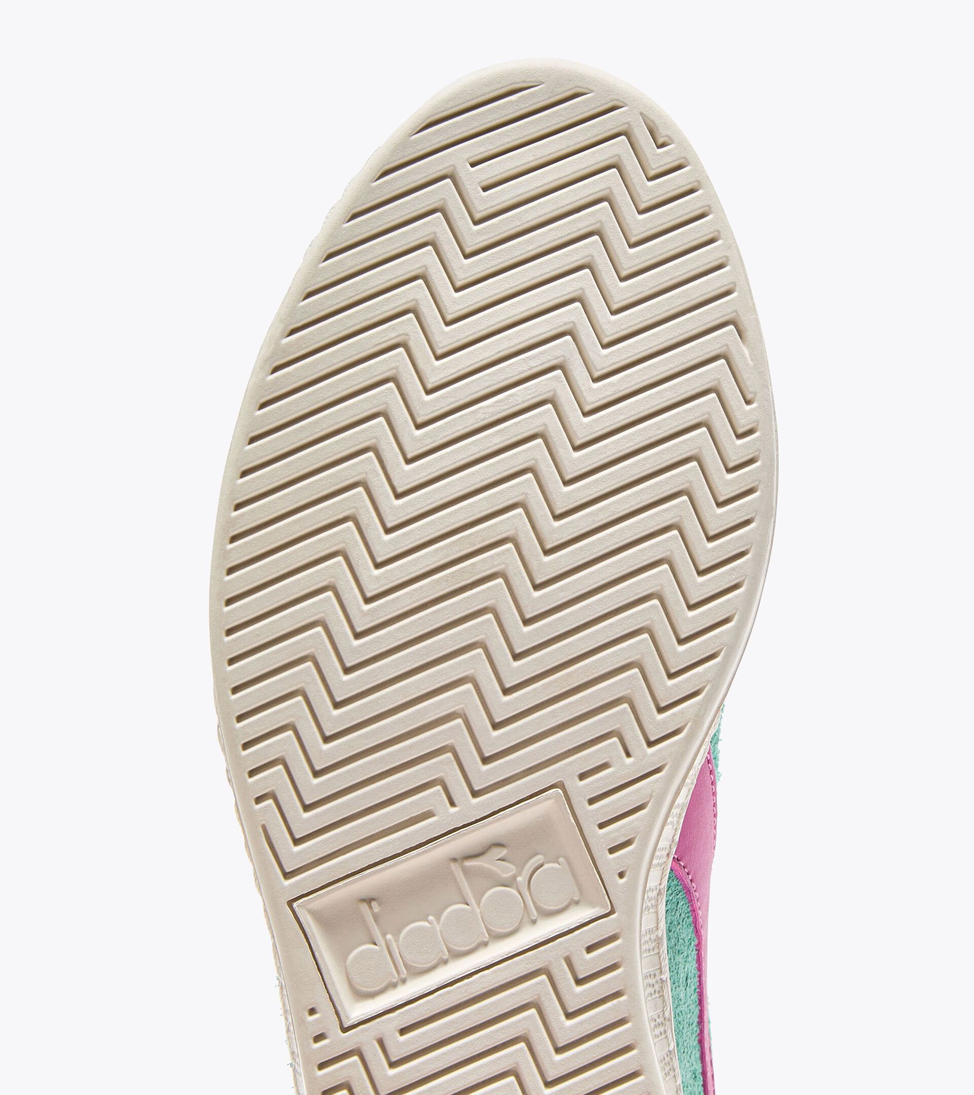 Sporty sneakers - All-Gender GAME LOW SUEDE WAXED GREEN COCKATOO - Diadora