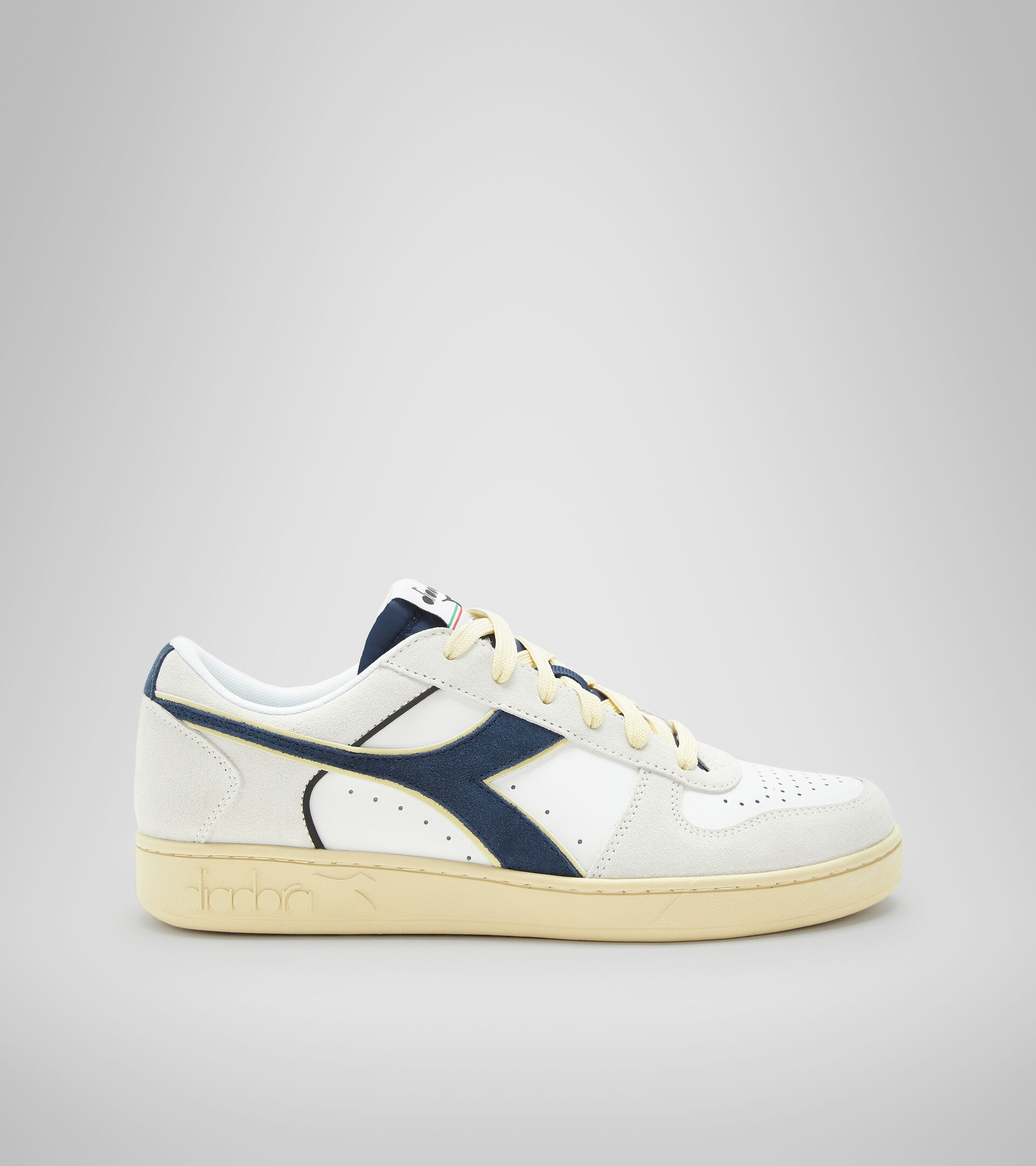 Sports shoes - Unisex MAGIC BASKET LOW SUEDE LEATHER WHITE /BLUE CASPIAN SEA - Diadora
