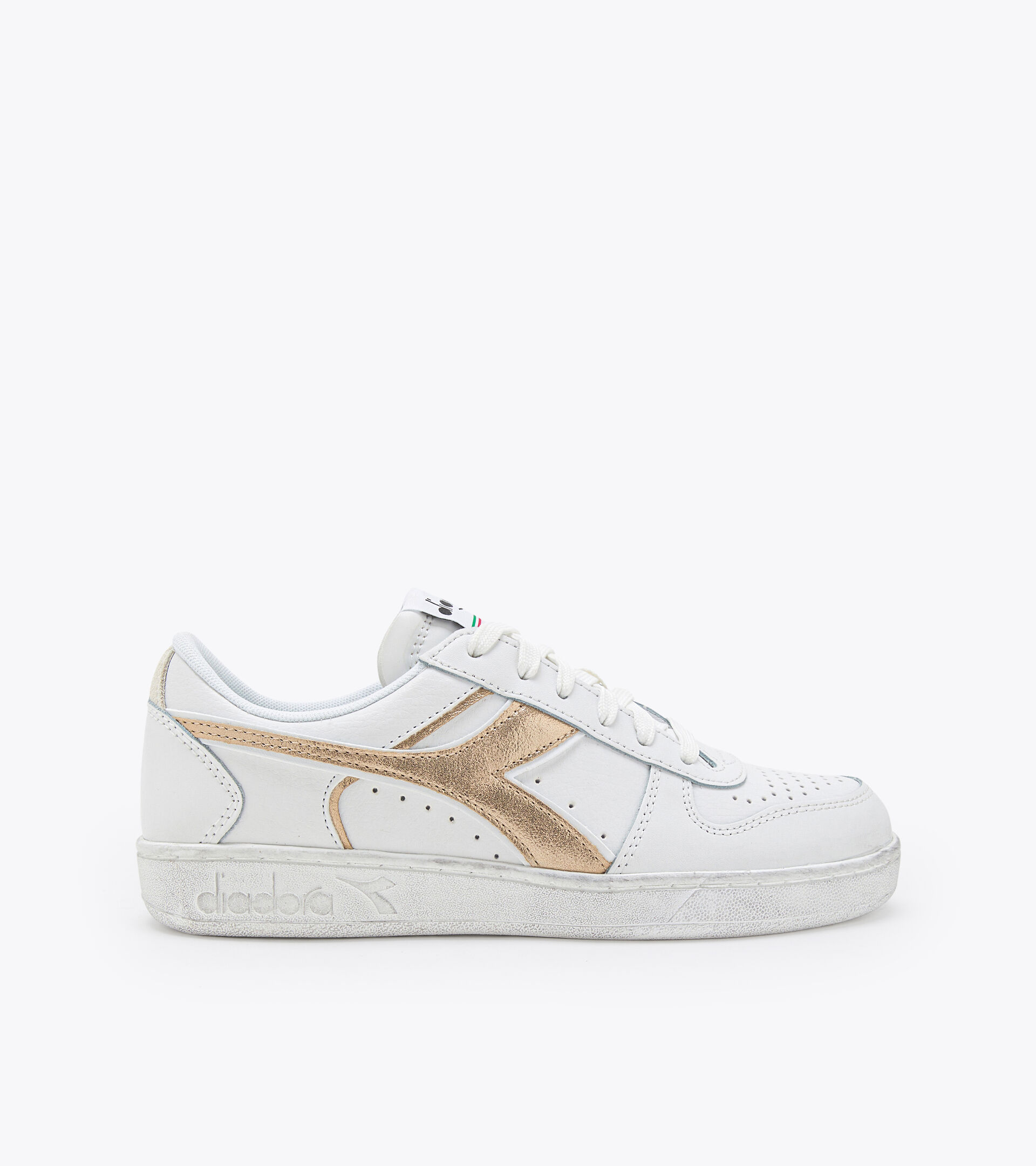 Sports shoes - Women
 MAGIC BASKET LOW METAL WN WHITE/FROSTED ALMOND - Diadora