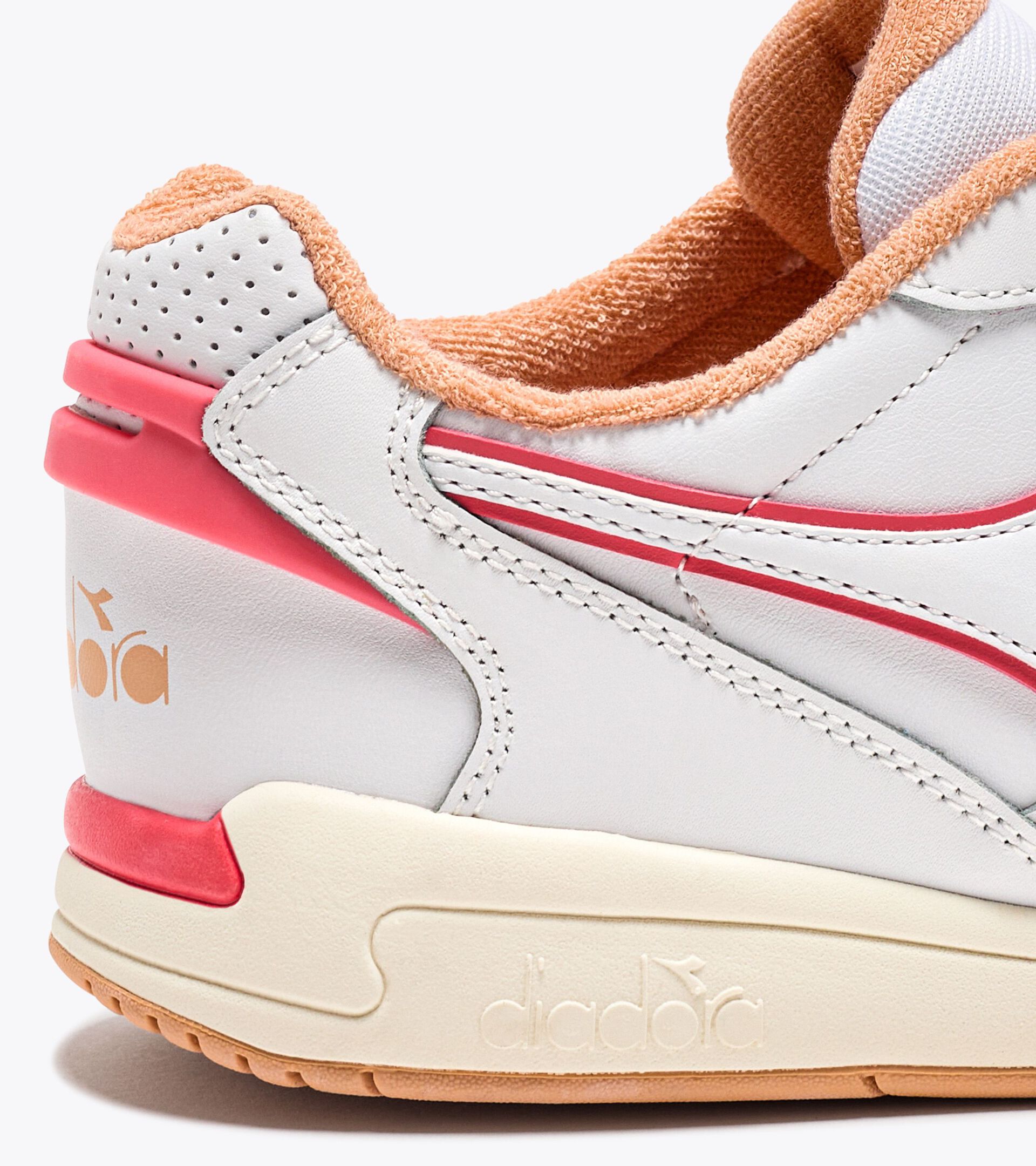 Chaussures de sportswear - Gender neutral WINNER BLANC/ROSE PALE PECHE - Diadora