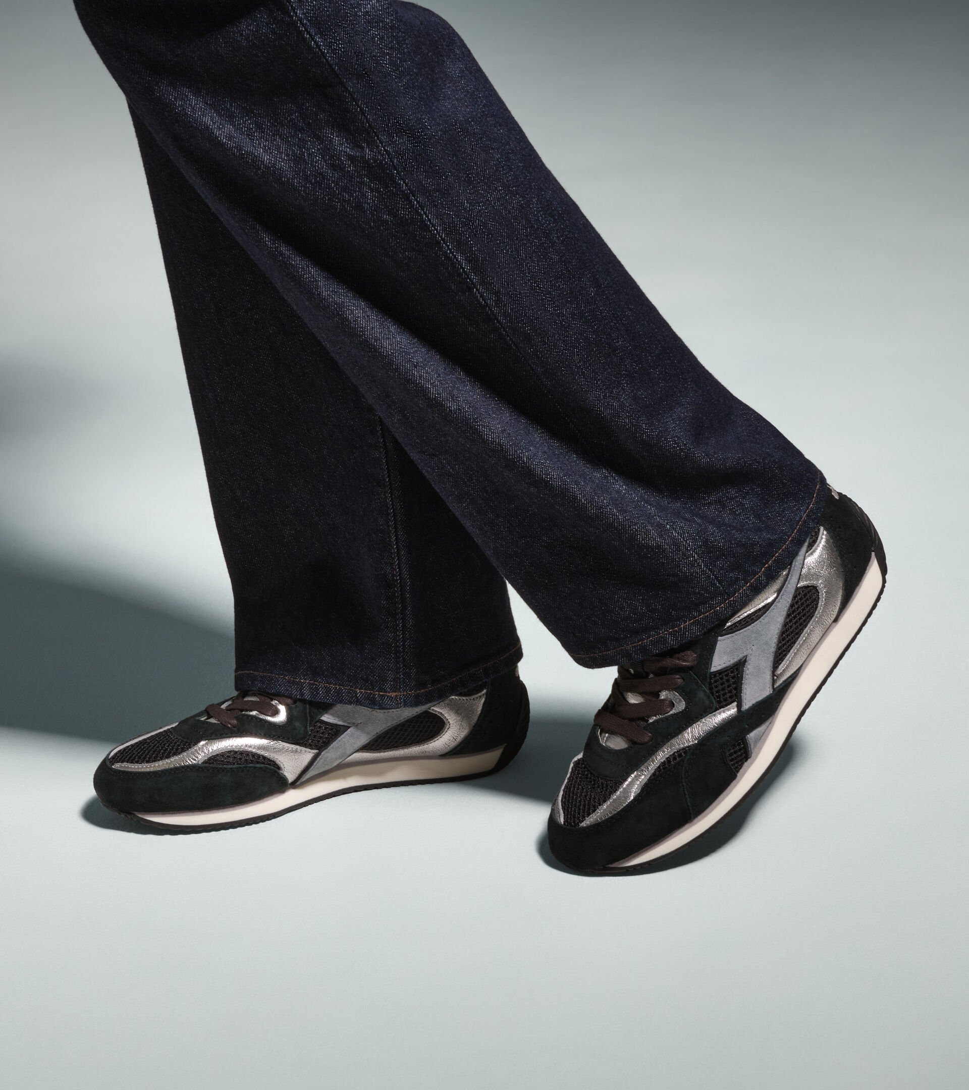 Zapatilla Heritage de piel - Ca&ntilde;a baja - Para todos los g&eacute;neros EQUIPE REVENGE SW WN NEGRO - Diadora