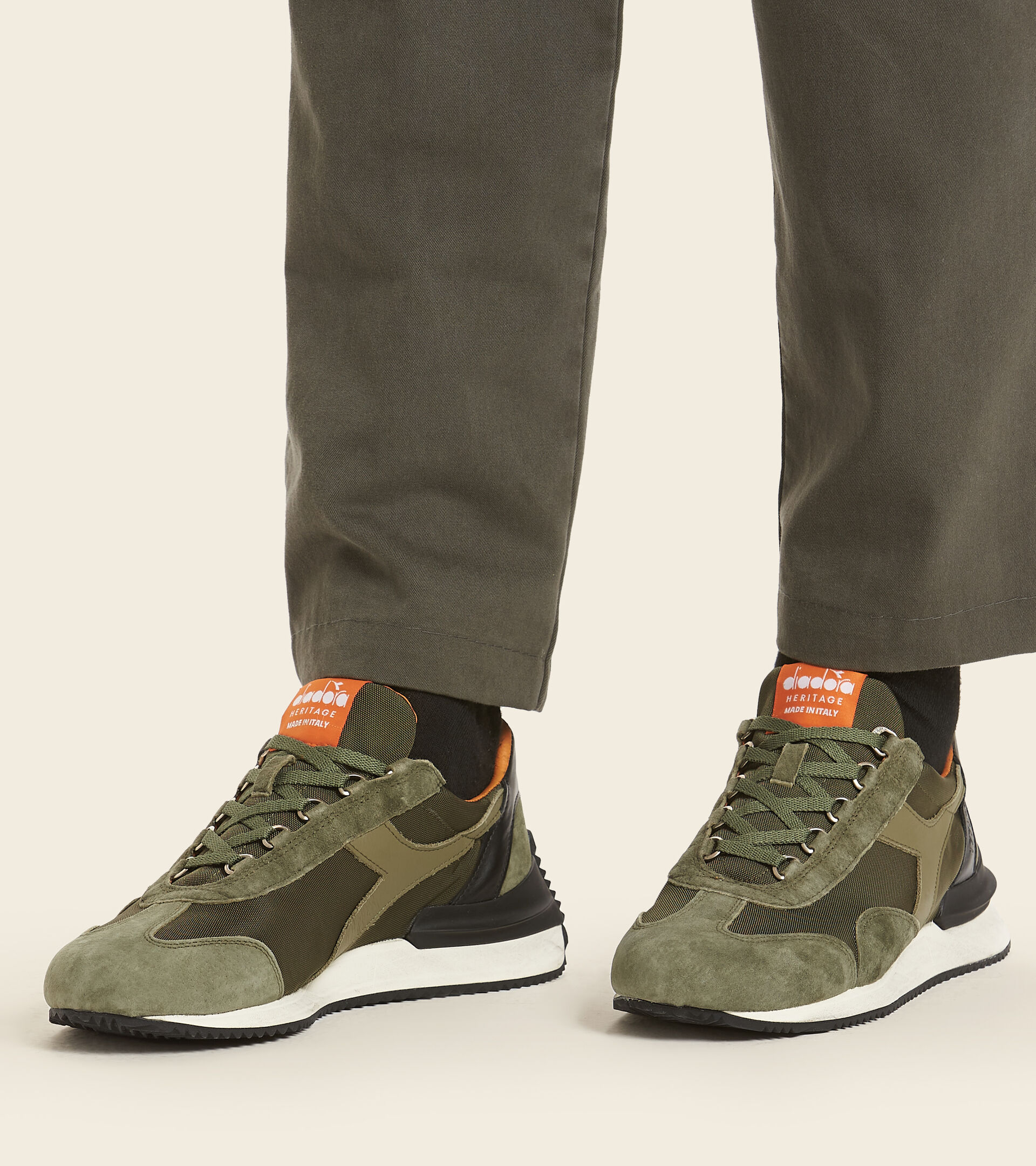 Heritage shoe - Unisex EQUIPE MAD ITALIA NUBUCK SW GREEN OLIVINE - Diadora