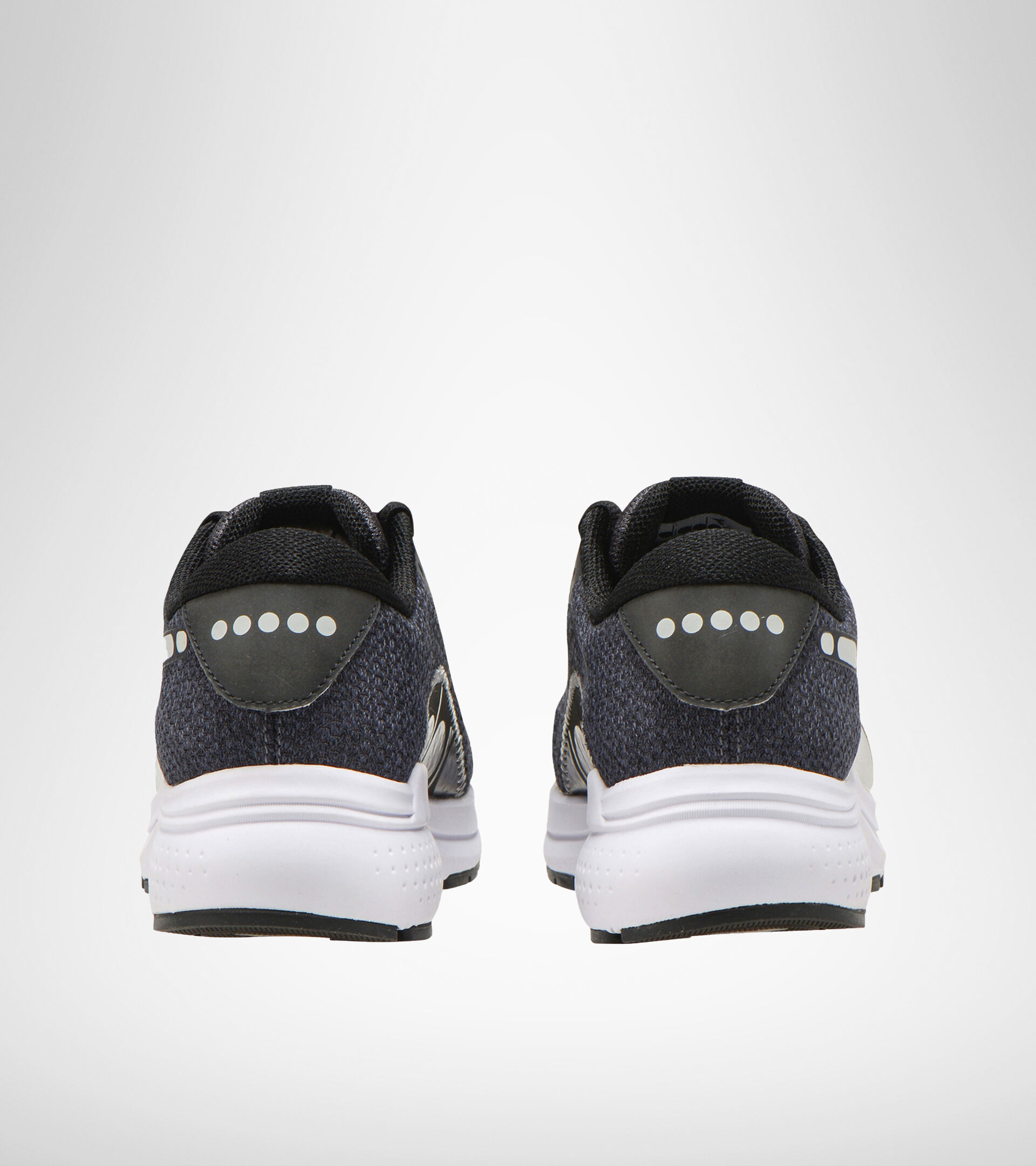 Running shoe - Women KURUKA 5 W BLACK/SILVER - Diadora