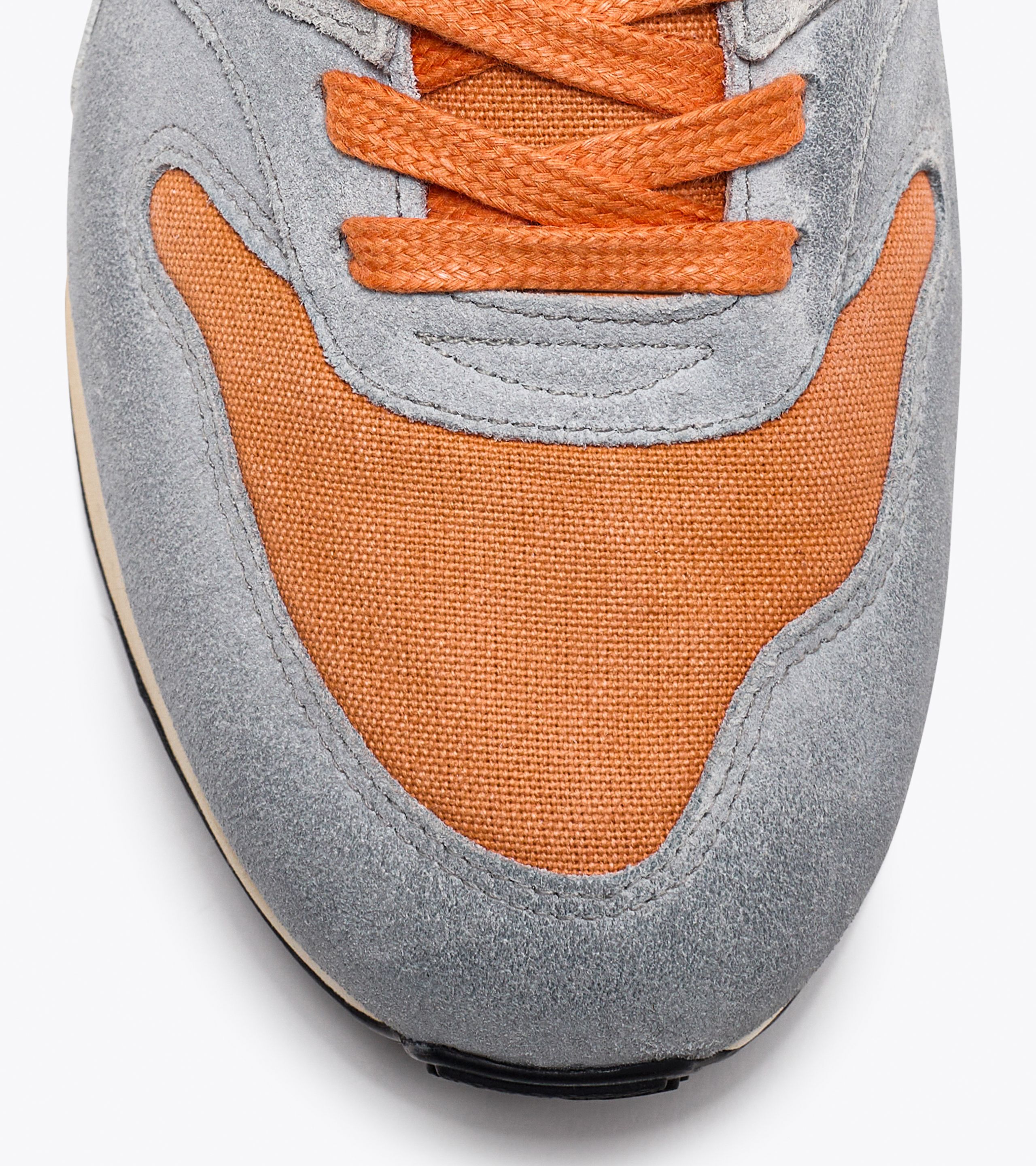 Coral color shop sneakers