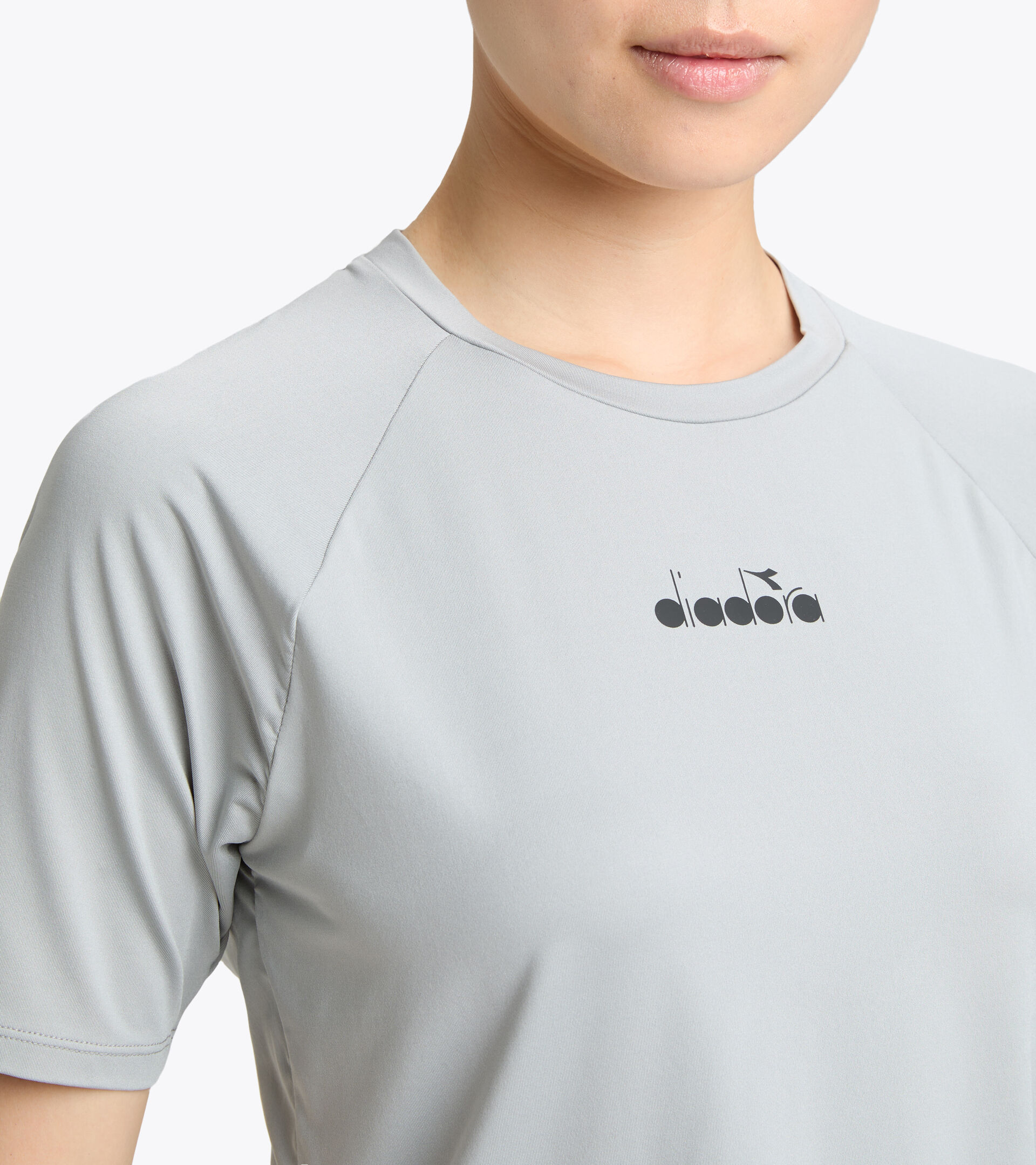 Top para entrenar - Mujer L. CROP TOP BE ONE FT PLATA METALLIZE - Diadora