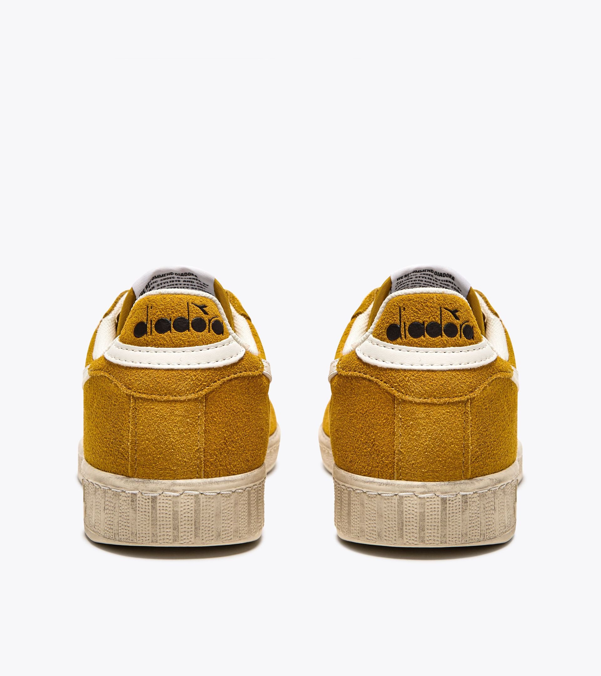 Sporty sneakers - Gender neutral GAME L LOW SUEDE WAXED YELLOW OCHRE - Diadora