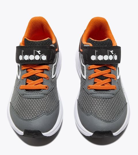 SNIPE 3 JR, STEEL GRAY/WHITE/BLACK Running shoe - Double lacing system - Junior
SNIPE 3 JR STEEL GRAY/WHITE/BLACK - Diadora