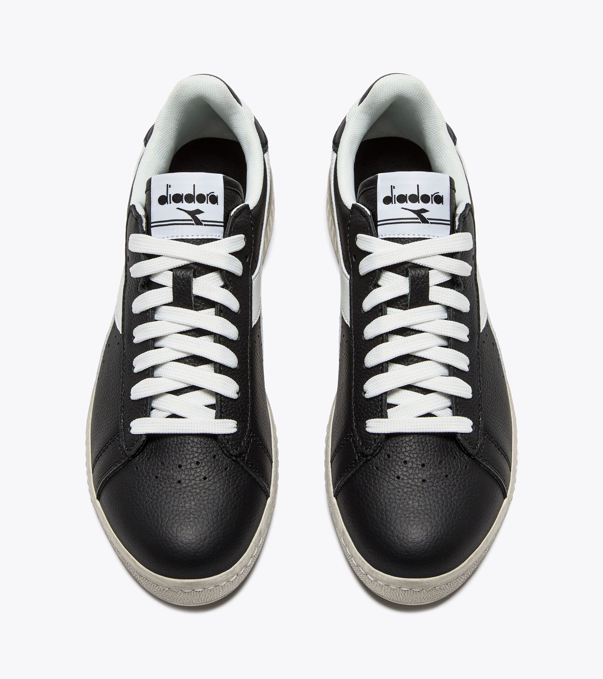 Sporty sneakers - All-Gender GAME L LOW WAXED BLACK - Diadora