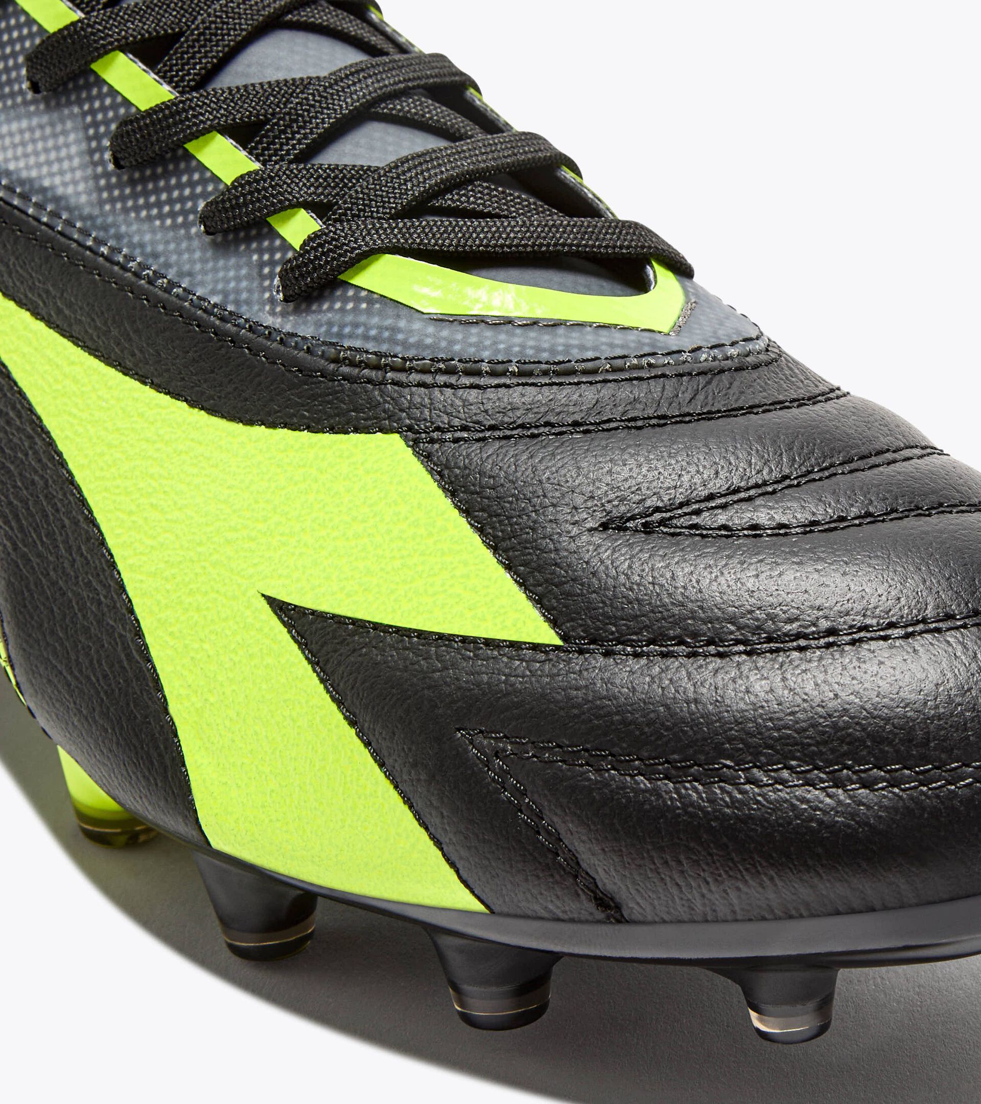 Chaussures de football en cuir pour terrains compacts - Made in Italy - Pour tous les genres MAXIMUS ICON SUPERVELOCE ITA SLX NOIR/JAUNE FLUO DIA - Diadora