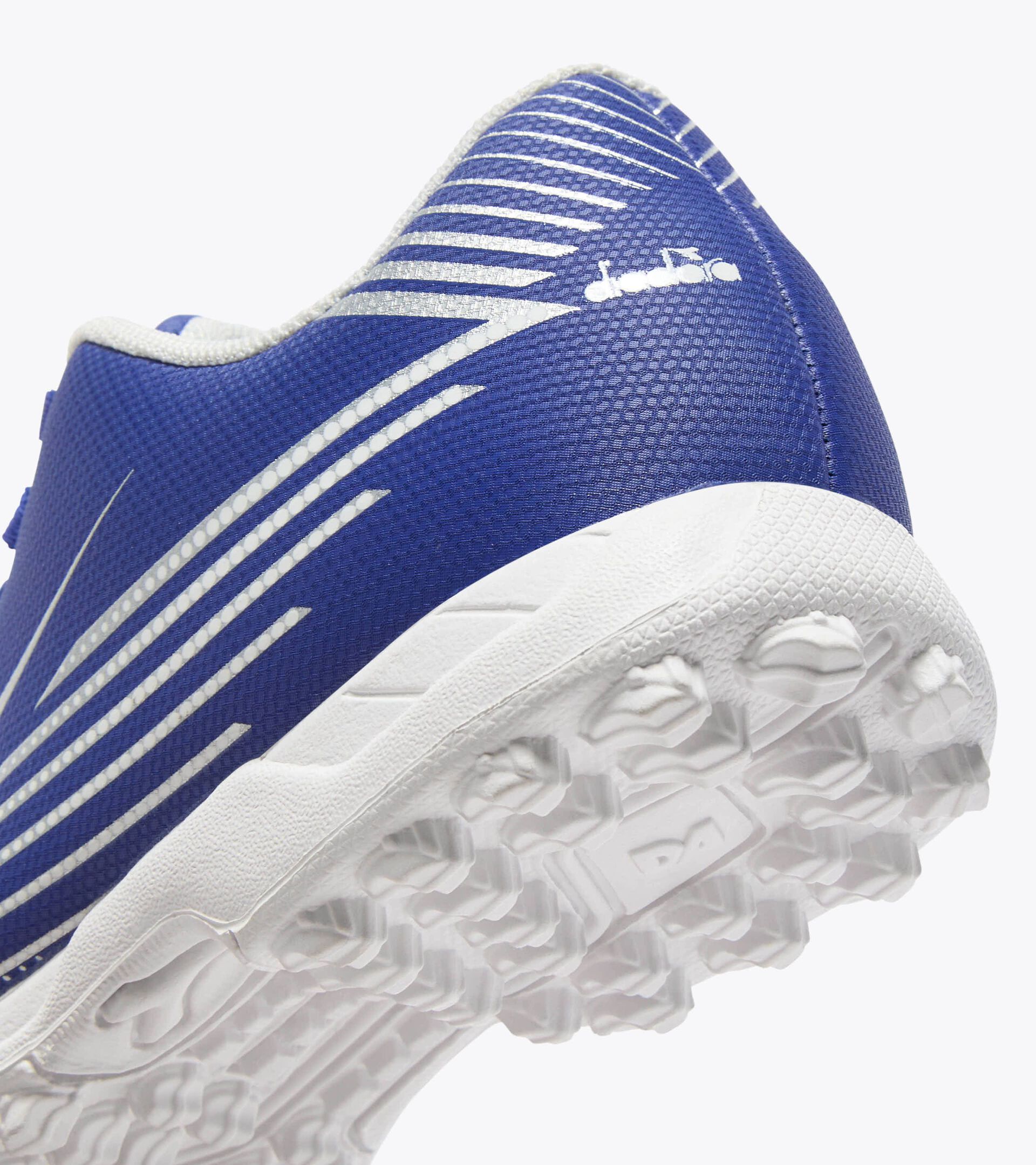 Calcio boots for synthetic grounds - Junior
 PICHICHI 8 TF JR MAZARINE BLUE/SILVER DD - Diadora
