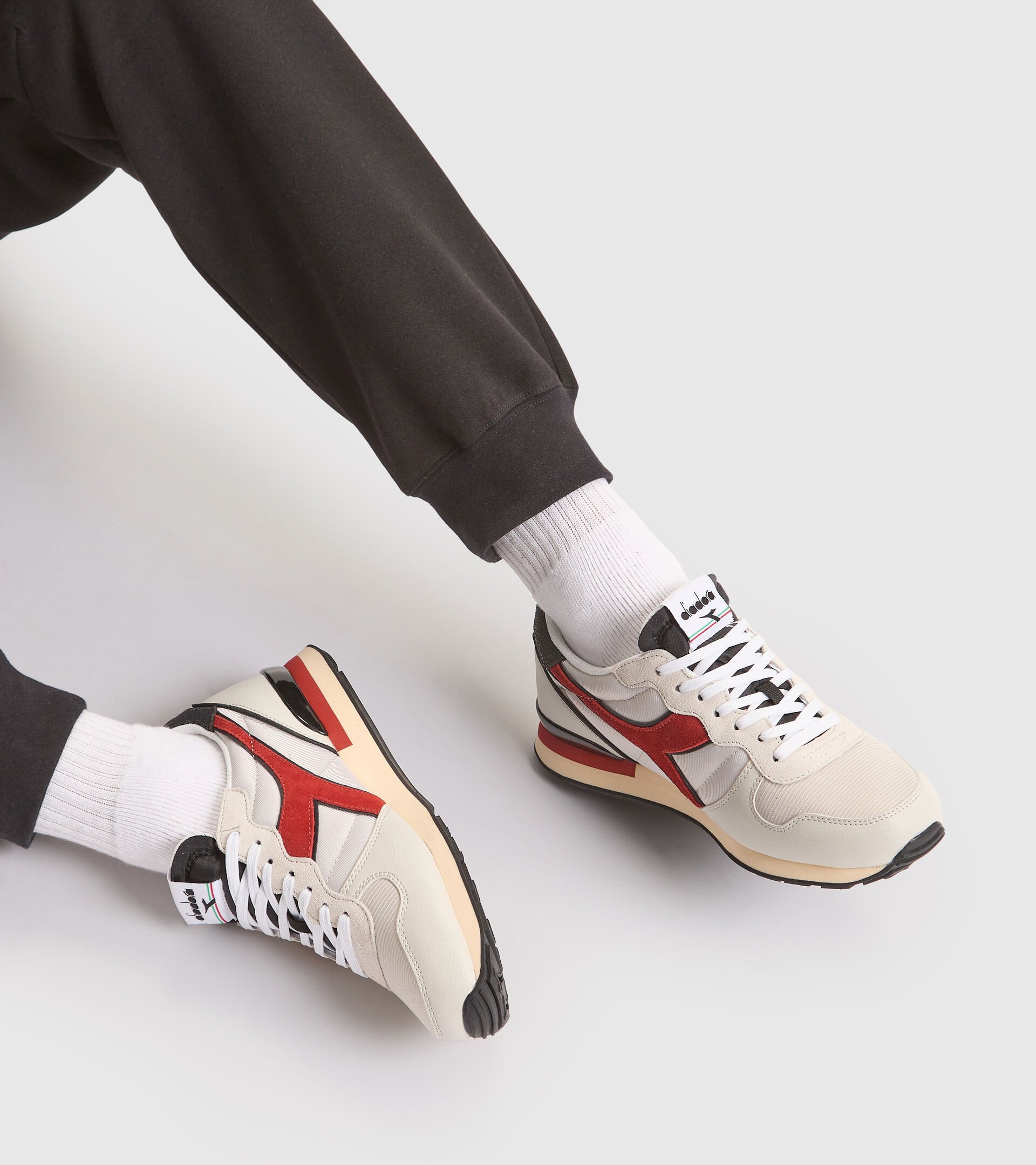 Sports shoes - Men  CAMARO ICONA LIGHT GREY/RED - Diadora