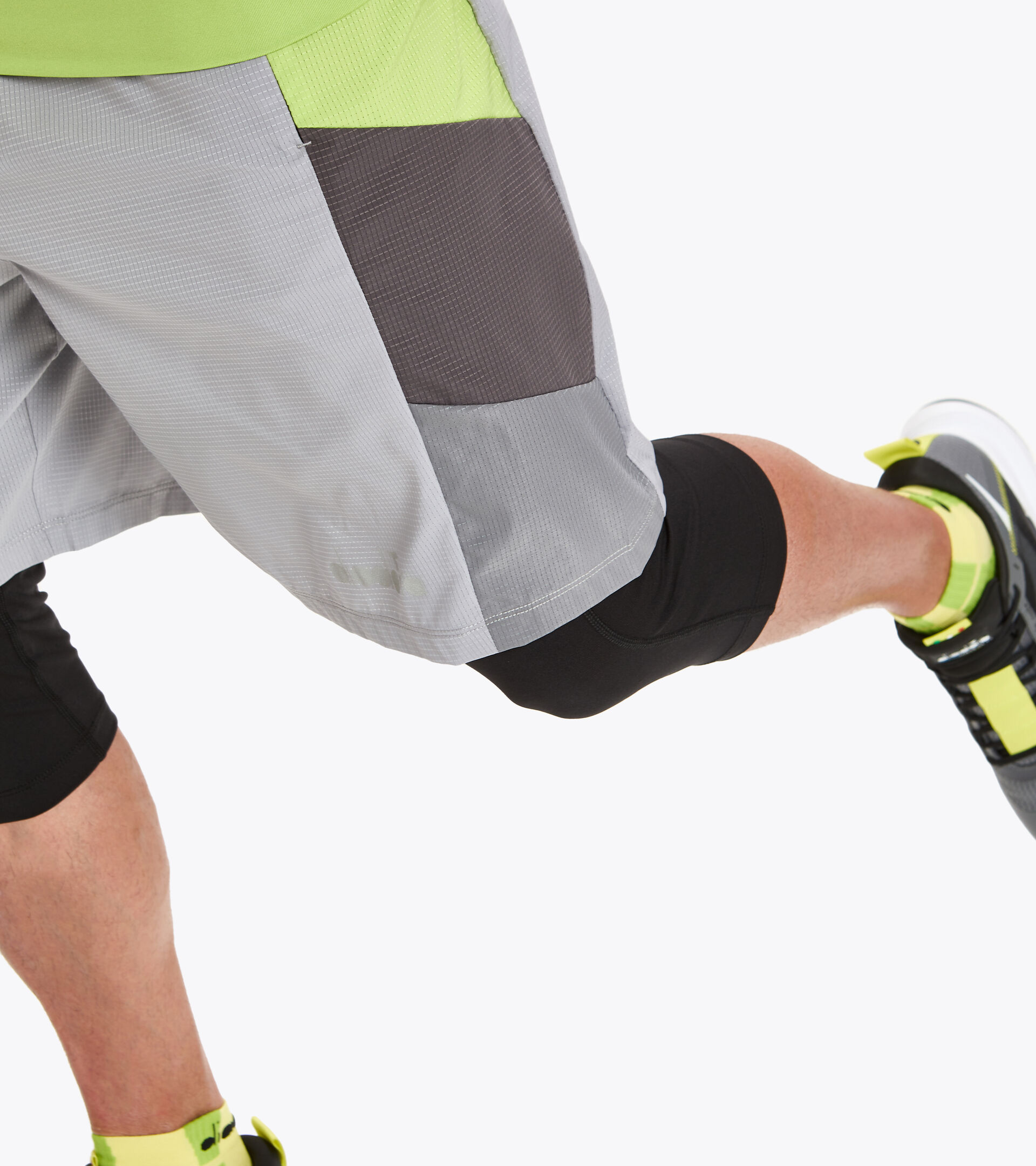 Shorts para correr - Hombrer POWER SHORTS BE ONE GRIS ALEACION - Diadora