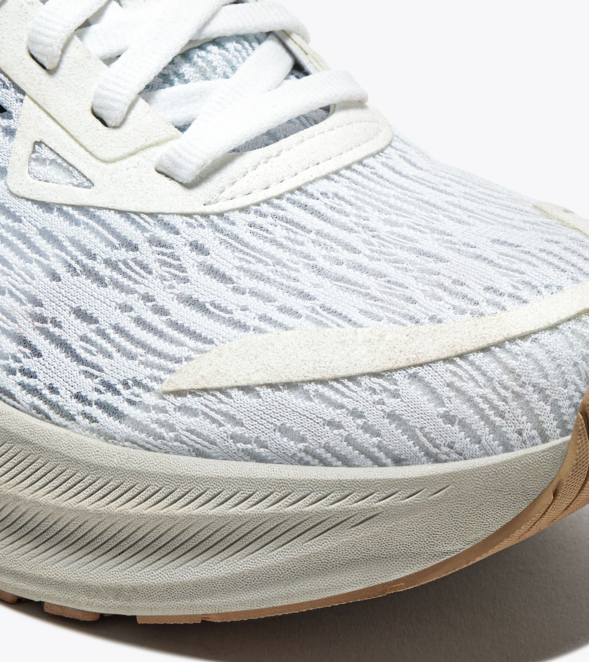 Running shoe - Comfort and stability - Women&rsquo;s NUCLEO 2 W WHITE/SILVER - Diadora