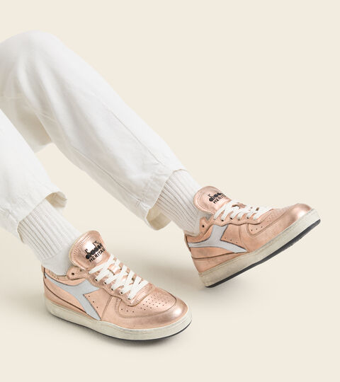 MI BASKET ROW CUT SILVER USED W, ABRICOT FARD Chaussures Heritage - Femme MI BASKET ROW CUT SILVER USED W ABRICOT FARD - Diadora