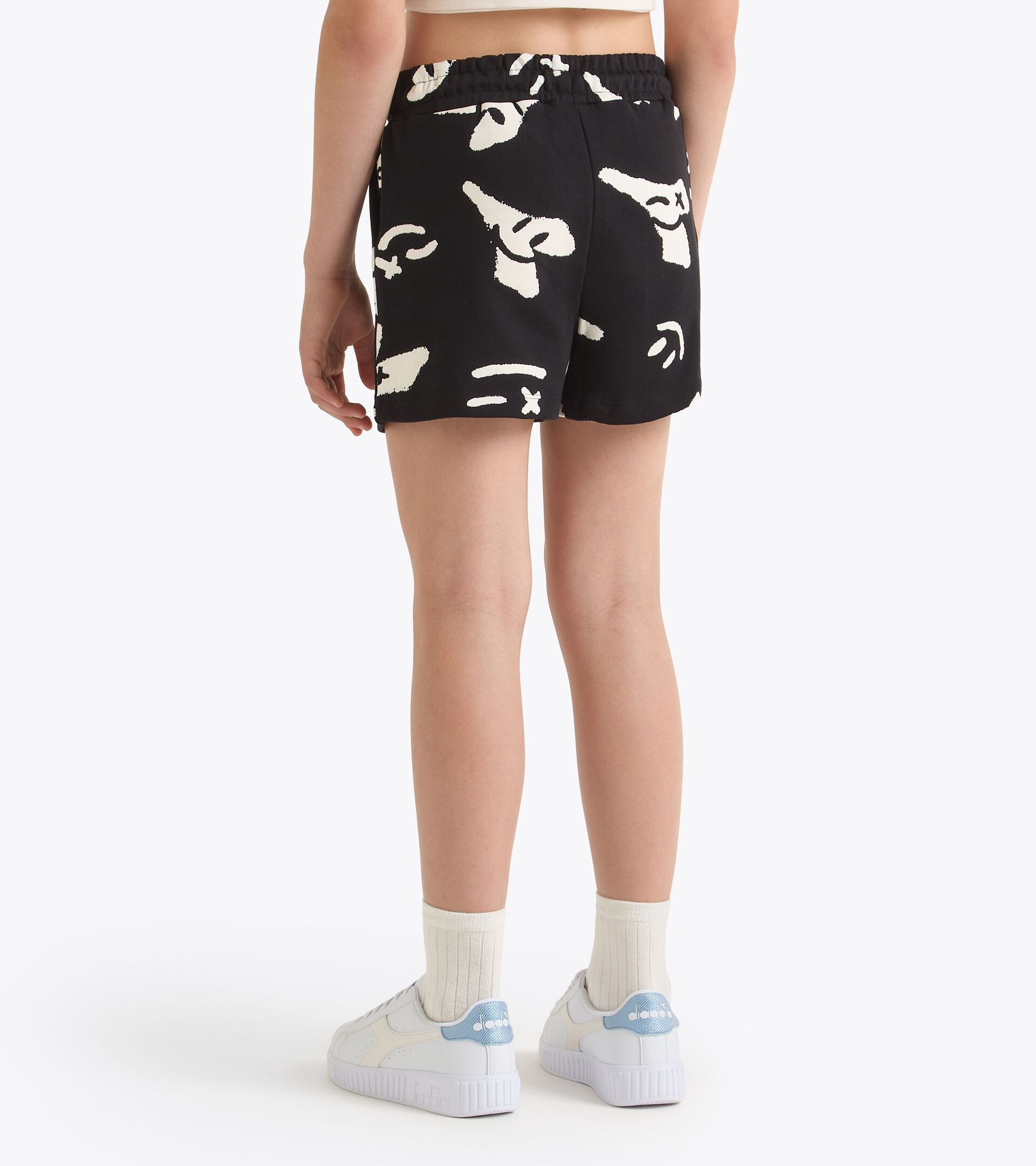 Pantalones cortos - Corte cómodo - Niña JG. SHORTS SMILE LOGO NEGRO - Diadora
