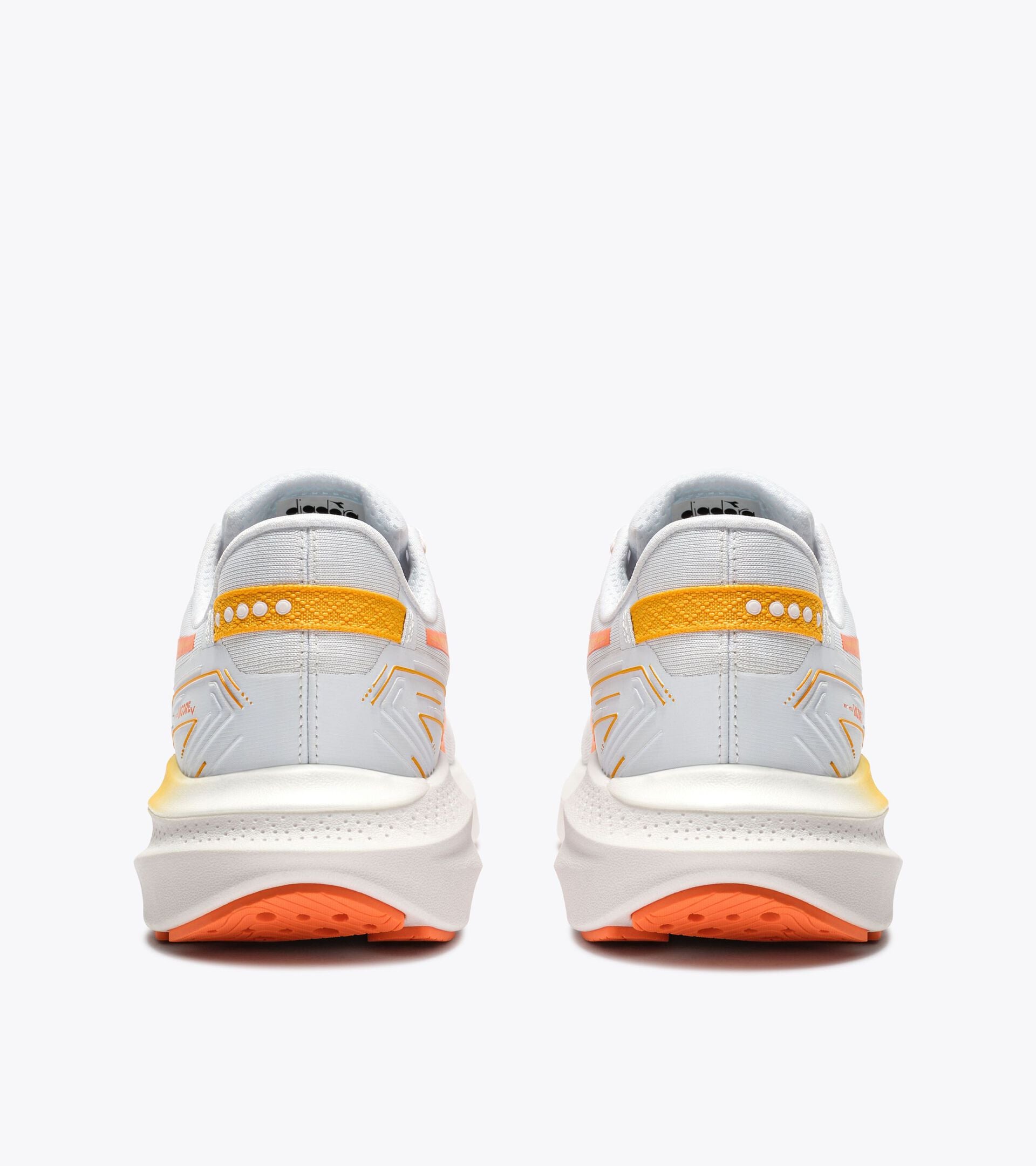Running shoe - Stability and protection - Men&rsquo;s MYTHOS BLUSHIELD VIGORE V WHITE/NECTARINE - Diadora