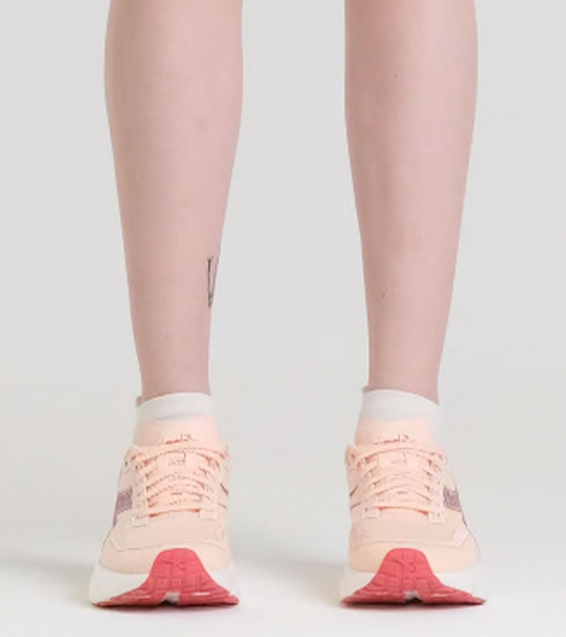 Chaussures de running - L&eacute;g&egrave;ret&eacute; et r&eacute;activit&eacute; - Femme FREQUENZA 2 W SCALLOP SHELL/WINERY - Diadora