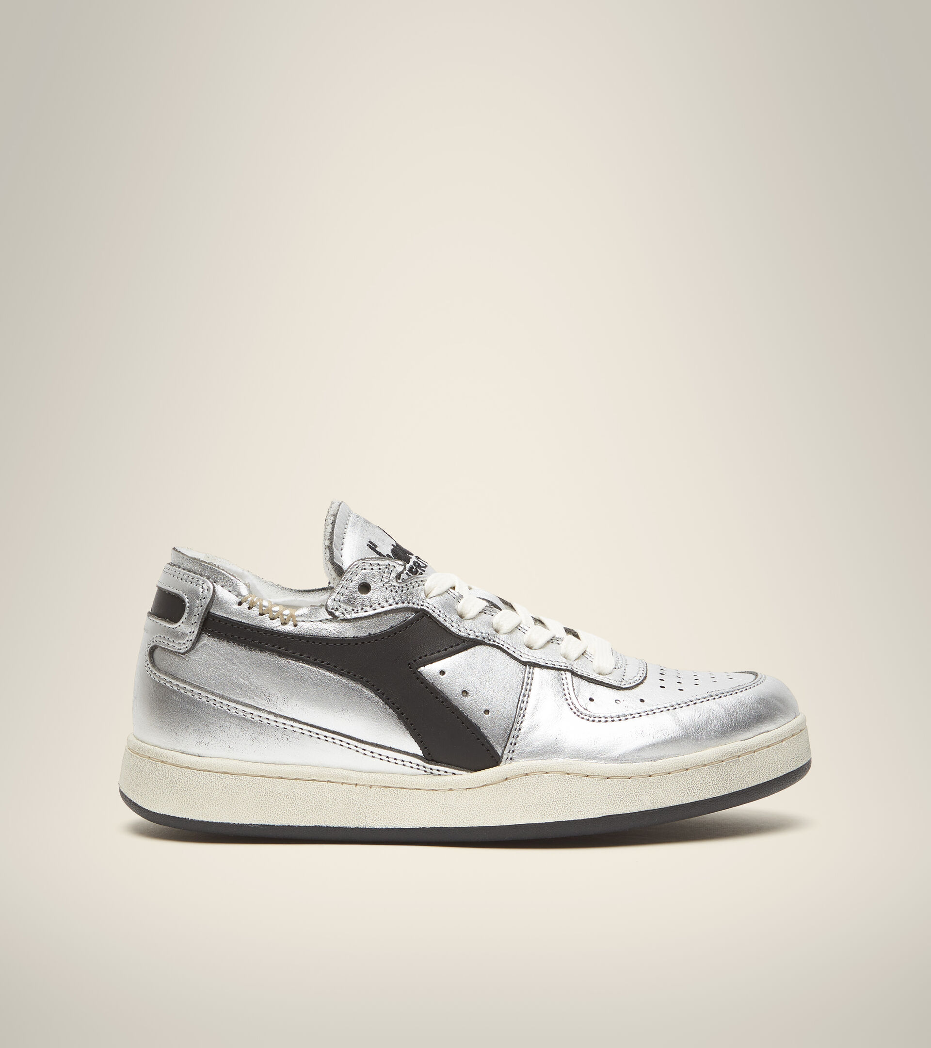 Footwear Heritage DONNA MI BASKET ROW CUT SILVER USED W ARGENTO METALLIZZATO/NERO Diadora