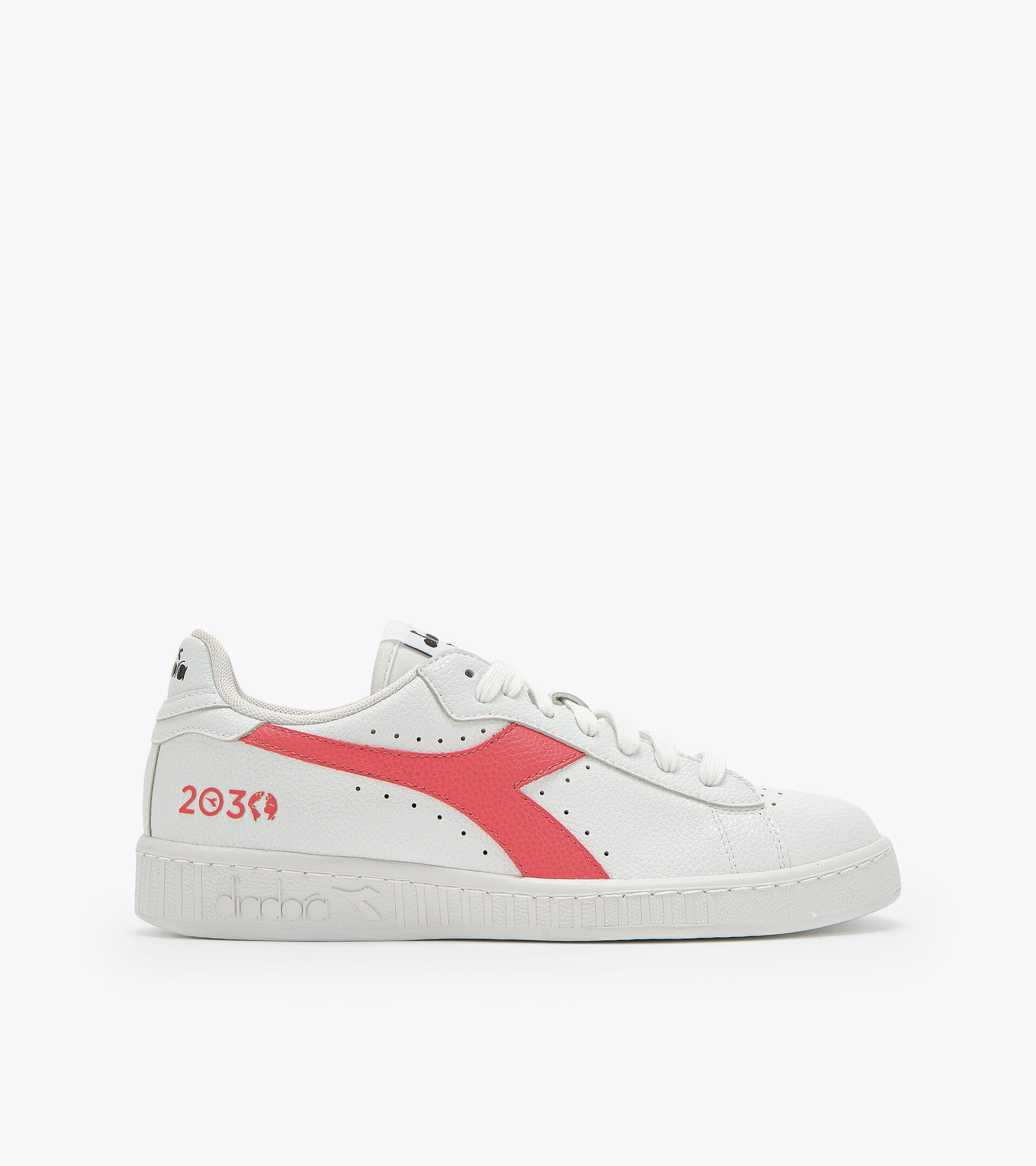 Sporty sneakers - Unisex GAME L LOW 2030 DUBARRY/WHITE - Diadora