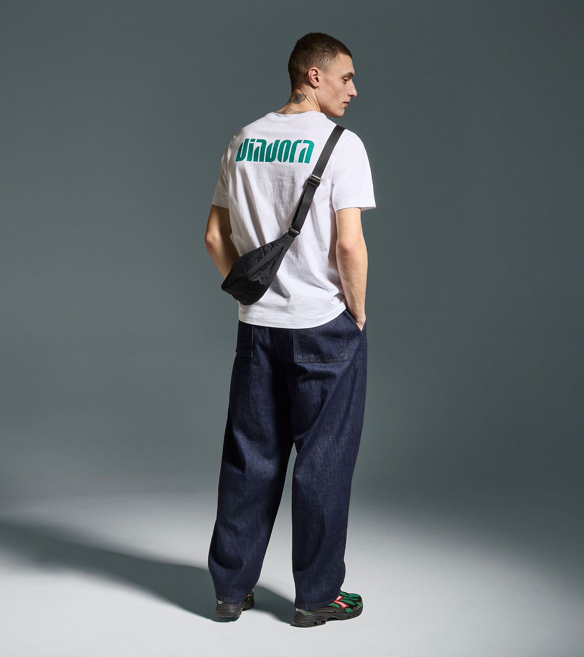 Cotton t-shirt - All-gender T-SHIRT SS ATHL. LOGO SL GREEN 562 C - Diadora