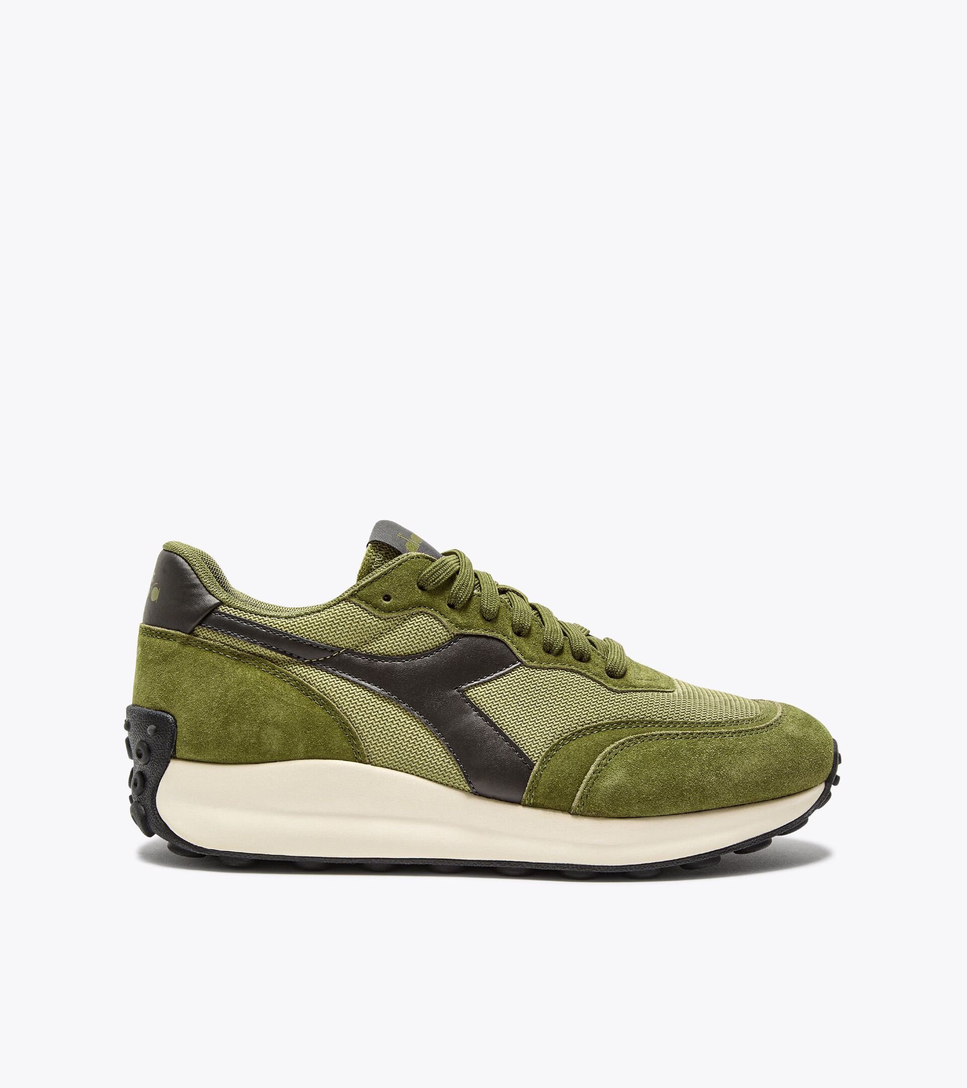Sporty sneakers - All-Gender RACE NY GREEN MIMETIC - Diadora