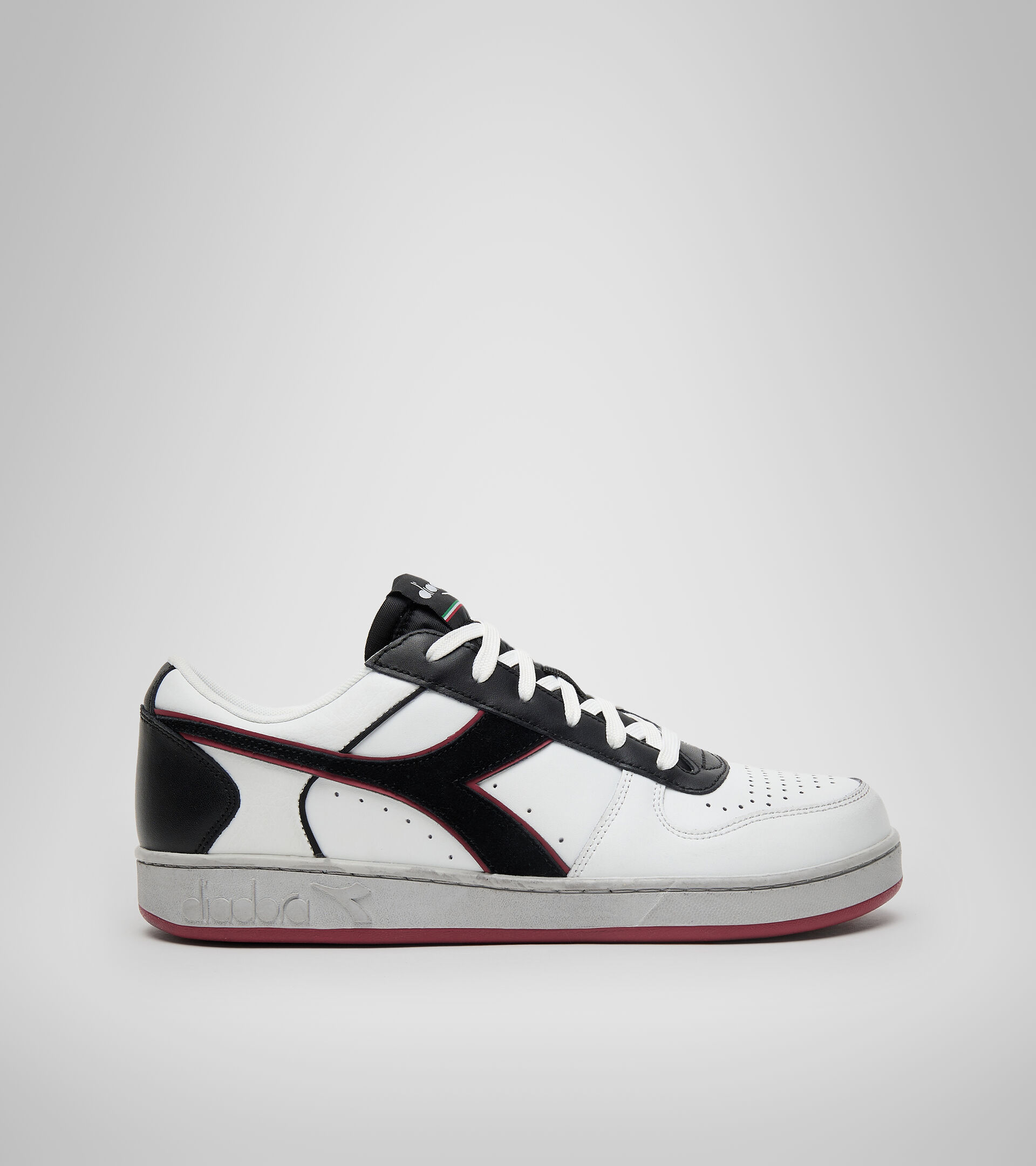 Sports shoe - Unisex MAGIC BASKET LOW ICONA LEATHER WHITE/RED GRANATA - Diadora