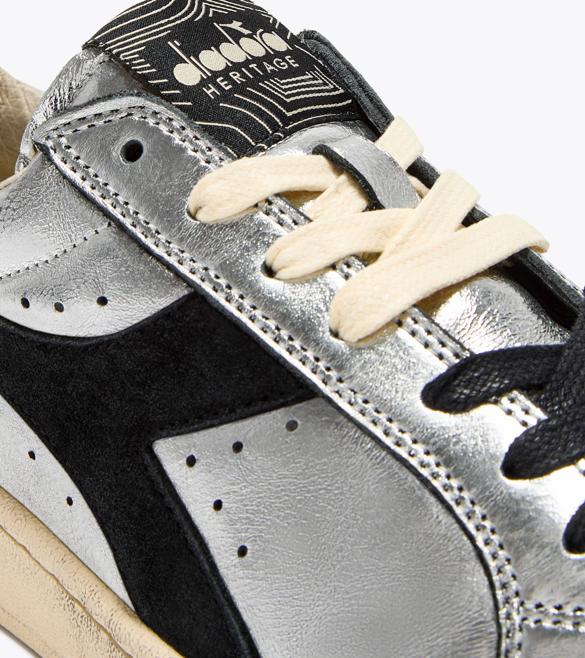 Sneaker Heritage aus metallisiertem Leder - Für alle Geschlechter
PRESTIGE METAL USED SILBER - Diadora