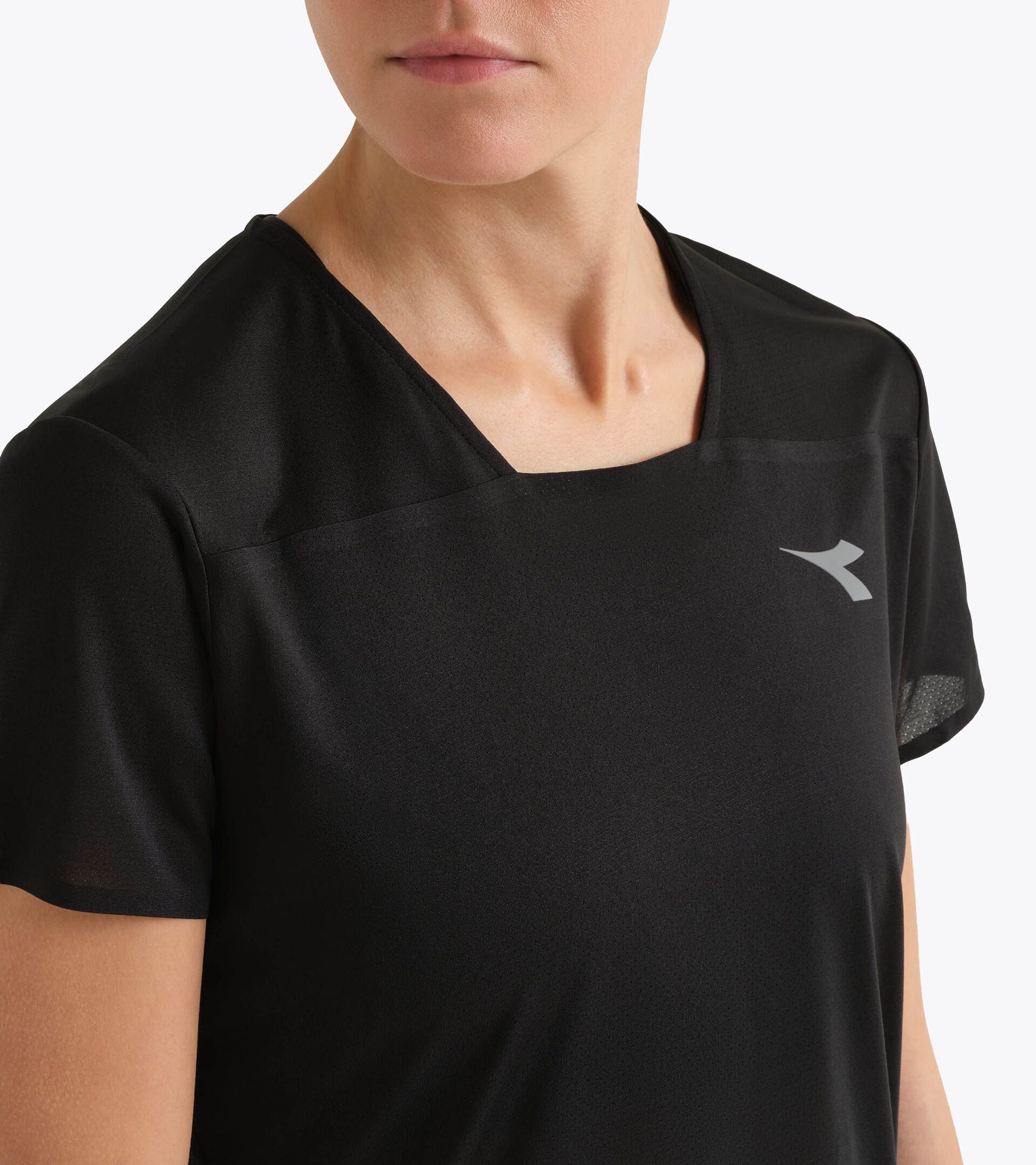 Super Light FIBRAZERO t-shirt  - Running - Women&rsquo;s L. SS T-SHIRT SUPER LIGHT FIBRAZERO BLACK - Diadora