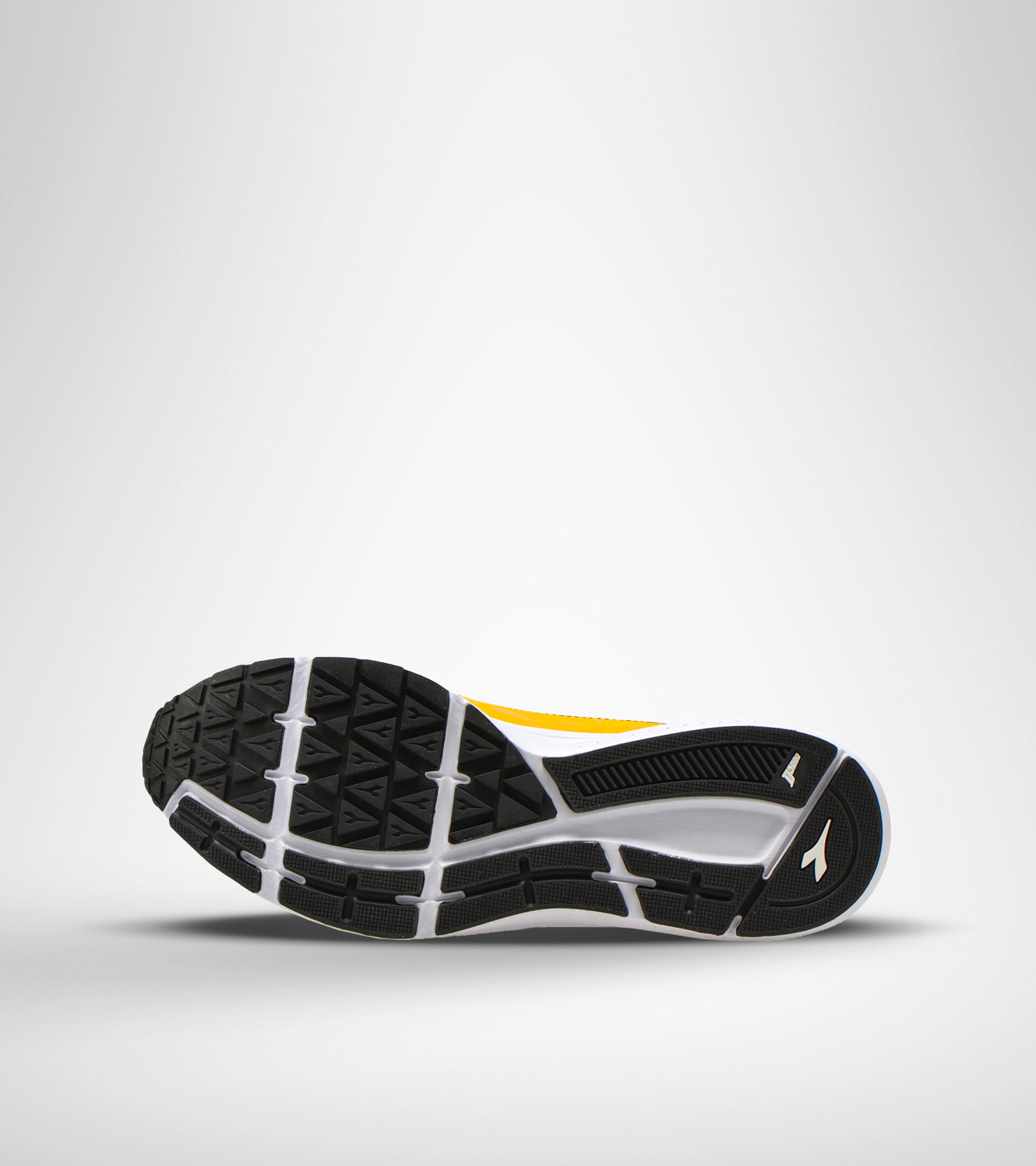 Running shoe - Men KURUKA 5 SAFFRON/BLACK/WHITE - Diadora