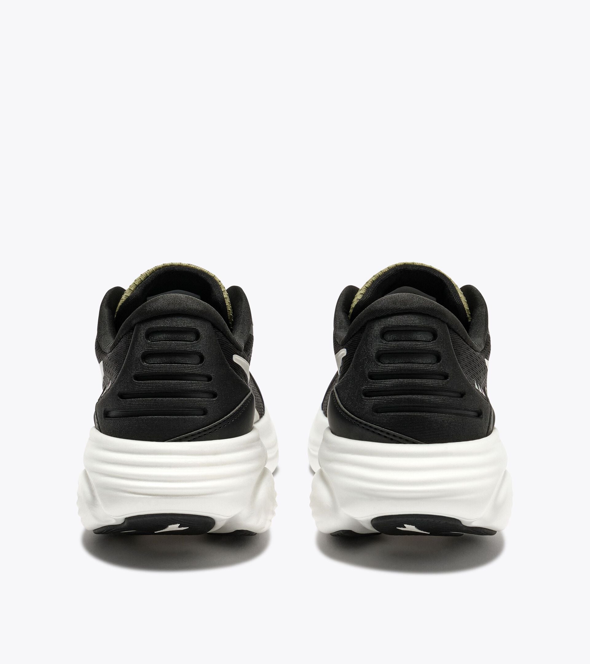Made in Italy running shoe - Lightness and cushioning - All-Gender ATOMO STAR BLACK/WHITE/SAGE - Diadora