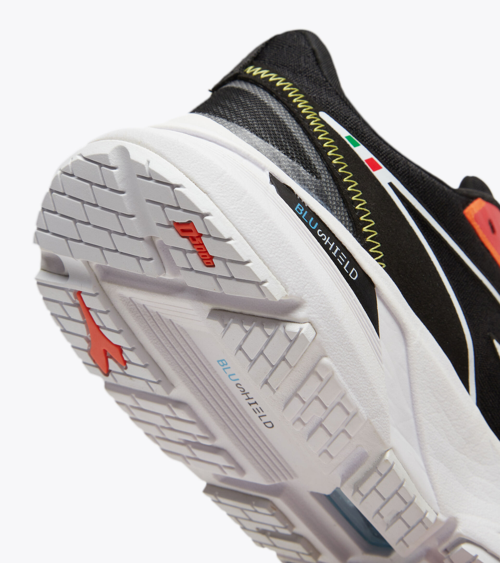 Running shoes - Women MYTHOS BLUSHIELD VOLO 2 W BLK/WHT/VERMILLION ORANGE - Diadora