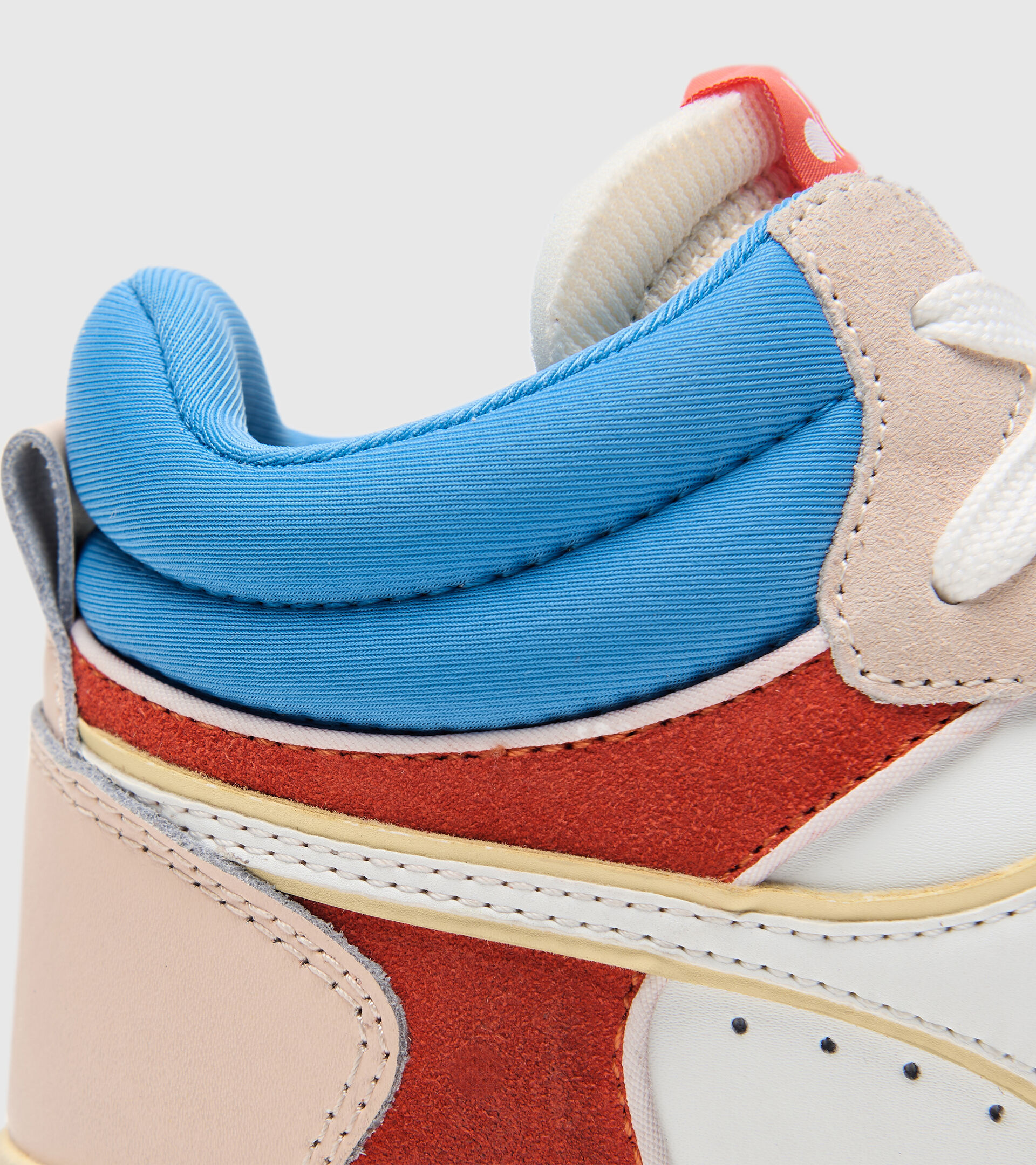Sports shoes - Women MAGIC BASKET DEMI ICONA WN BLC DE BLC/BONNIE BLUE/HOT COR - Diadora