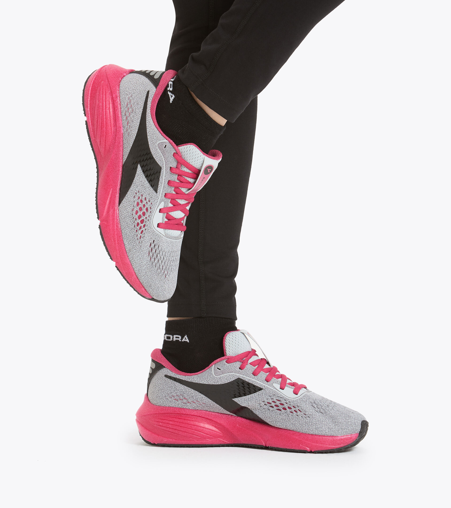 Running shoes - Women FRECCIA W SILVER DD/JAZZY/BLACK - Diadora