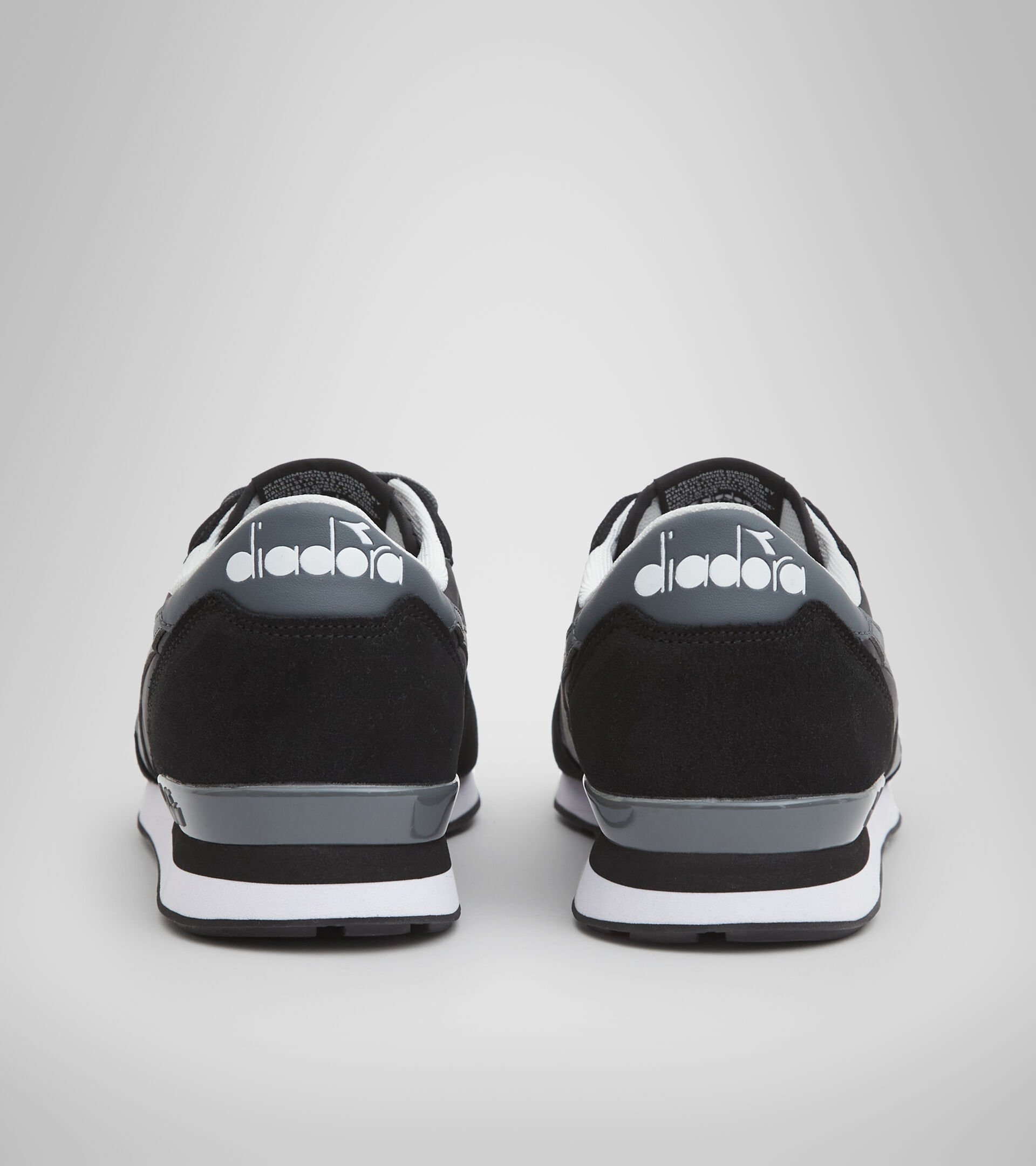 Sporty sneakers - Gender neutral CAMARO TURBULENCE/BLACK - Diadora