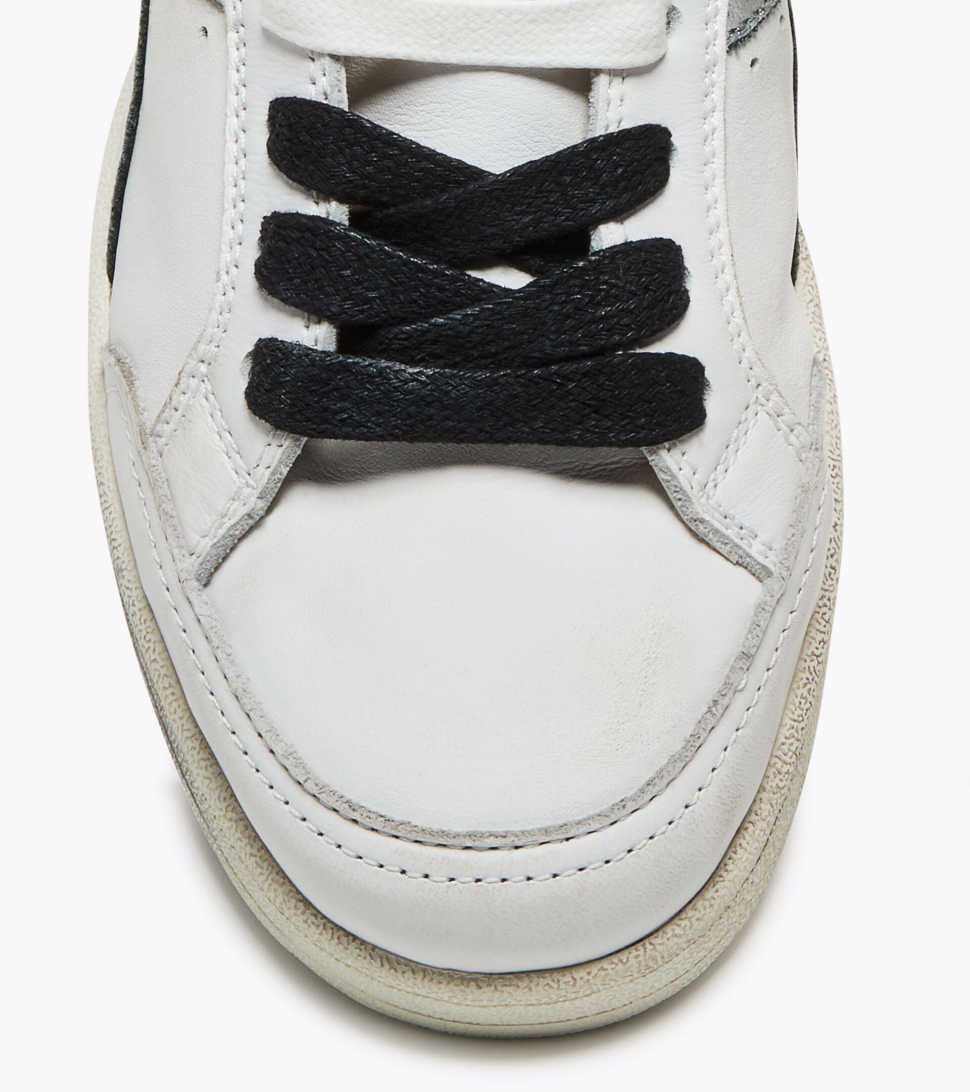 Heritage Shoe in Metallic Leather - Women&rsquo;s PRESTIGE METALLIC WN WHITE/SILVER - Diadora