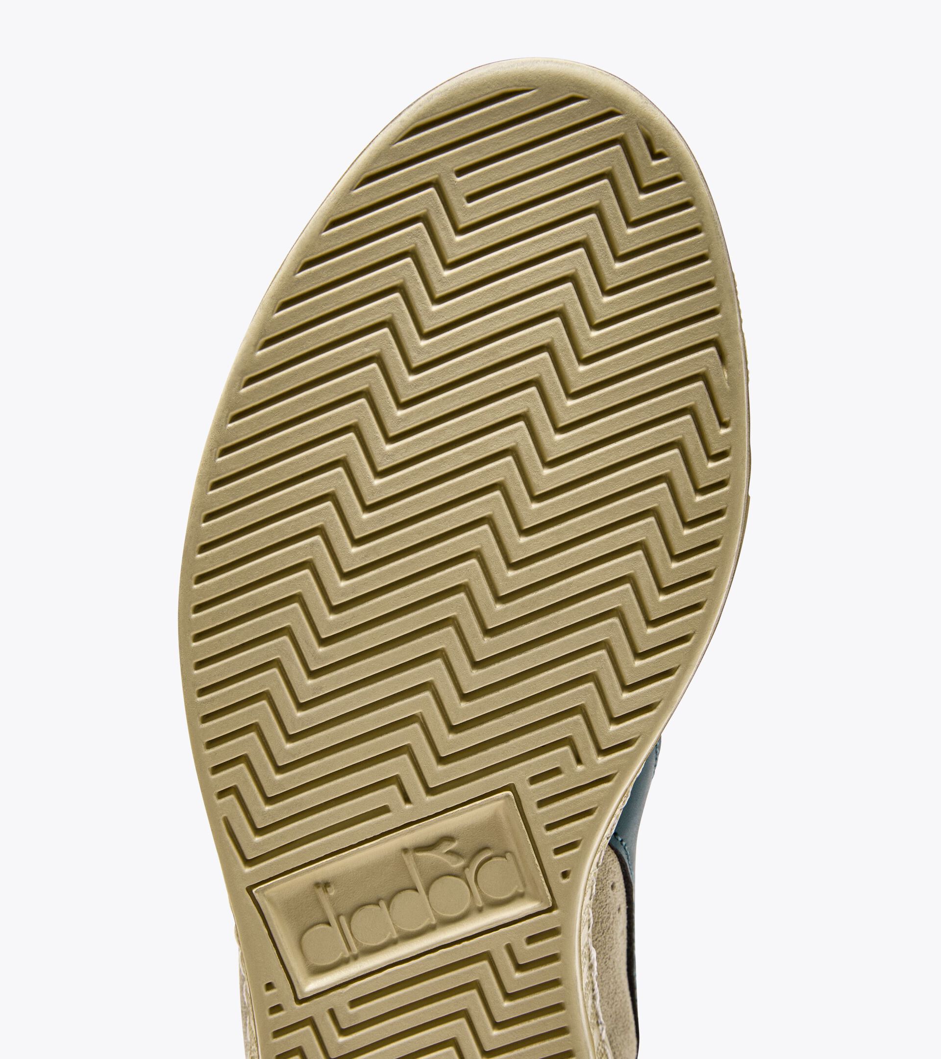 Sporty sneakers - All-Gender GAME L HIGH SUEDE WAXED CLOUD CREAM - Diadora