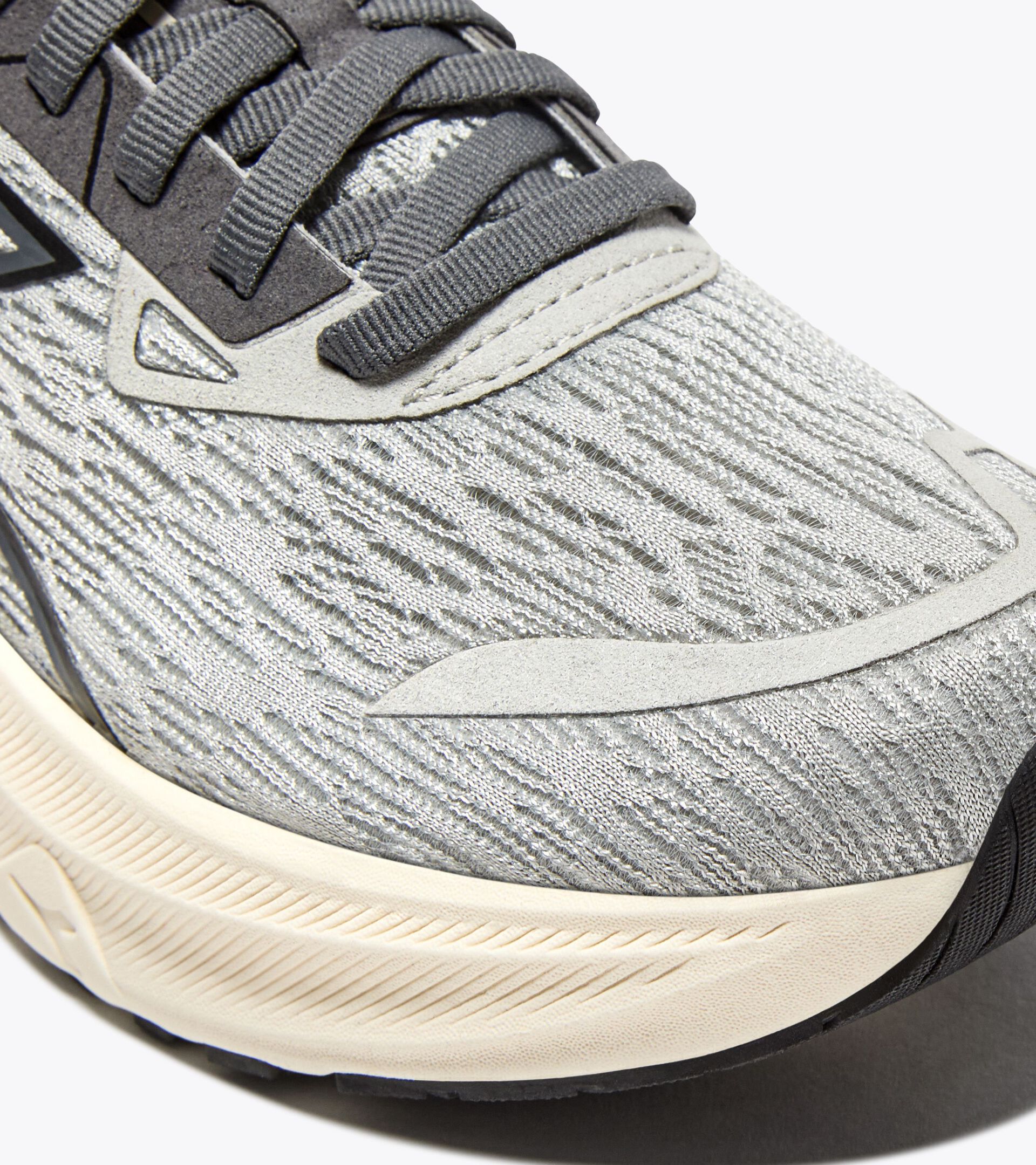 Running shoe - Stability and lightness - Boys and girls
 NUCLEO 2 Y SILVER DD/WHISPER WHITE - Diadora